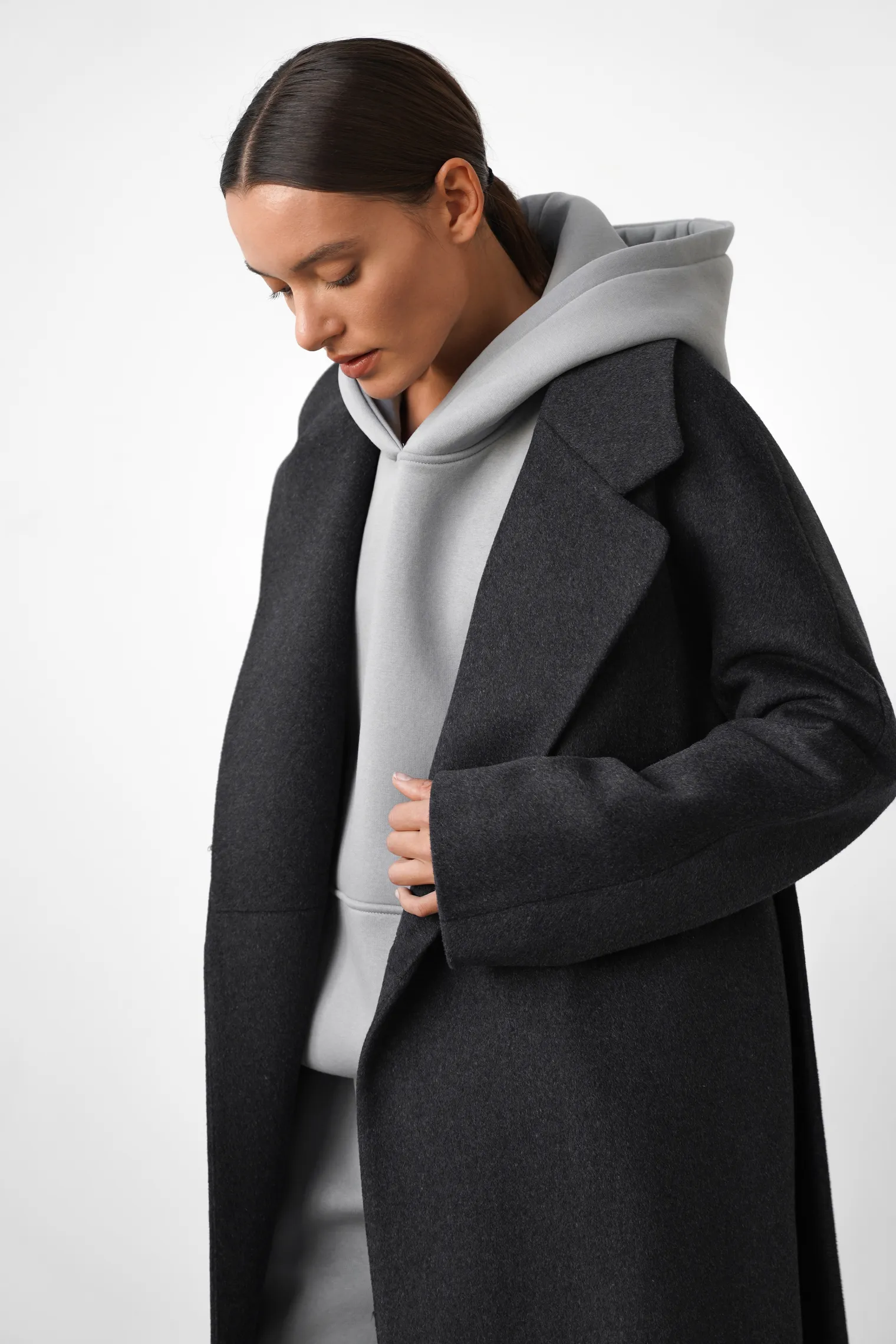 Пальто-халат с поясом графитового цвета фото 5