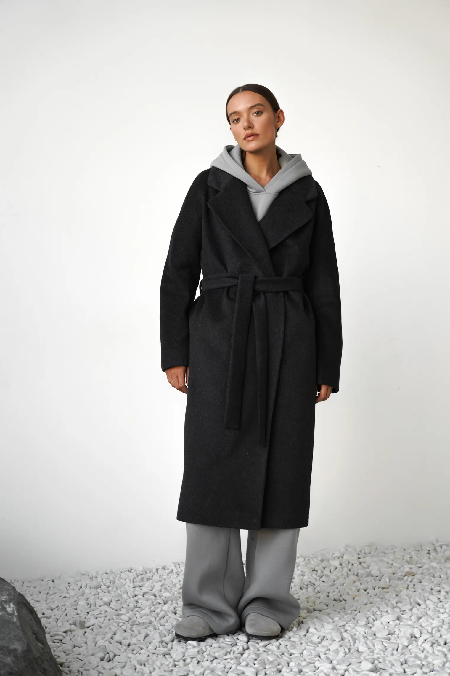 Пальто-халат с поясом графитового цвета фото 1