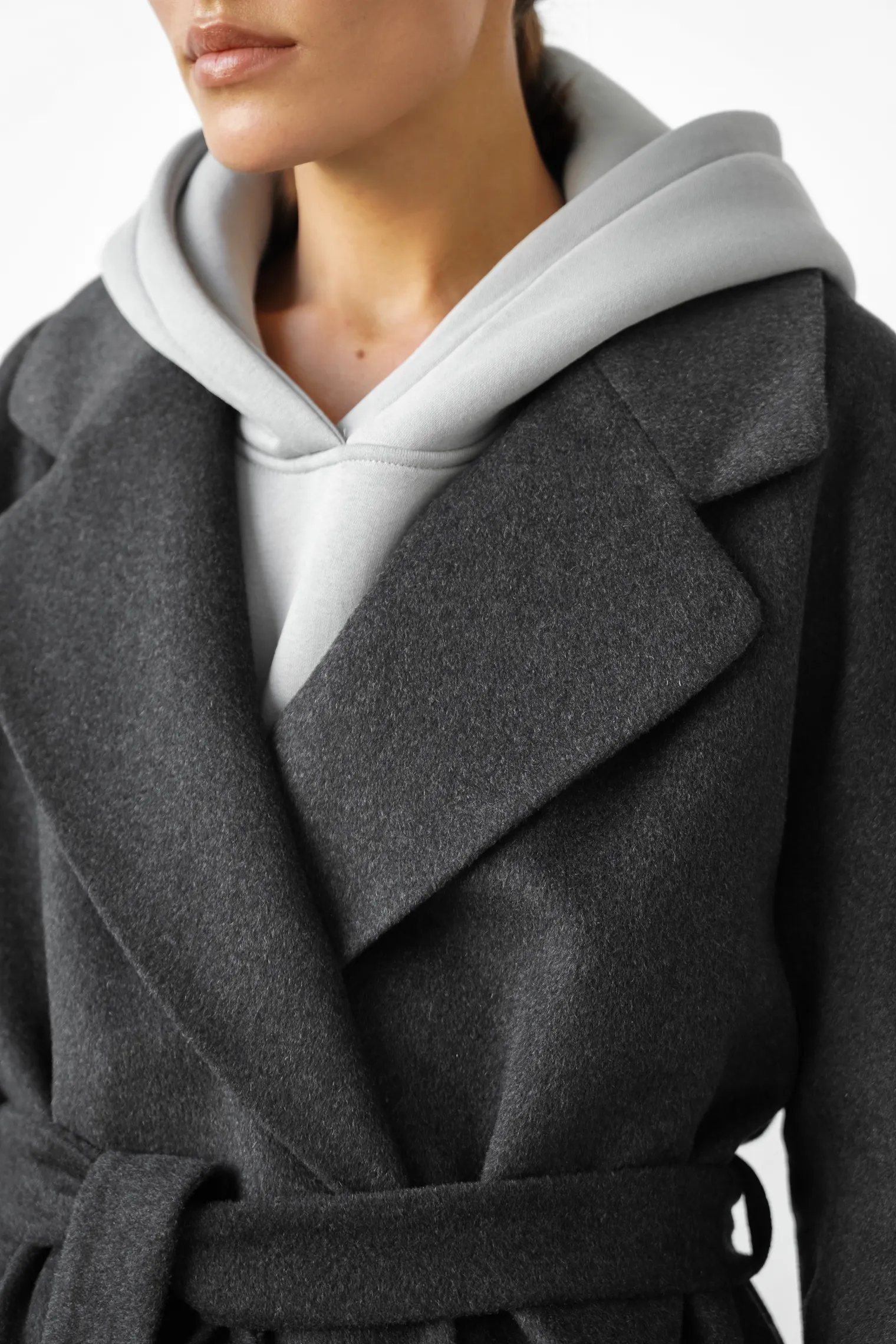 Пальто-халат с поясом графитового цвета фото 8