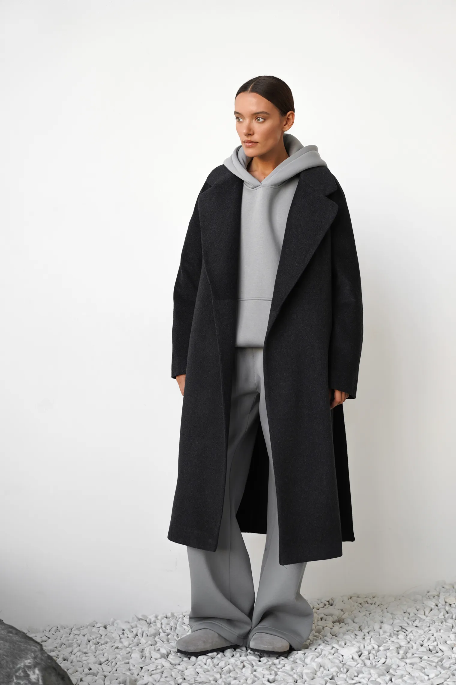 Пальто-халат с поясом графитового цвета фото 3