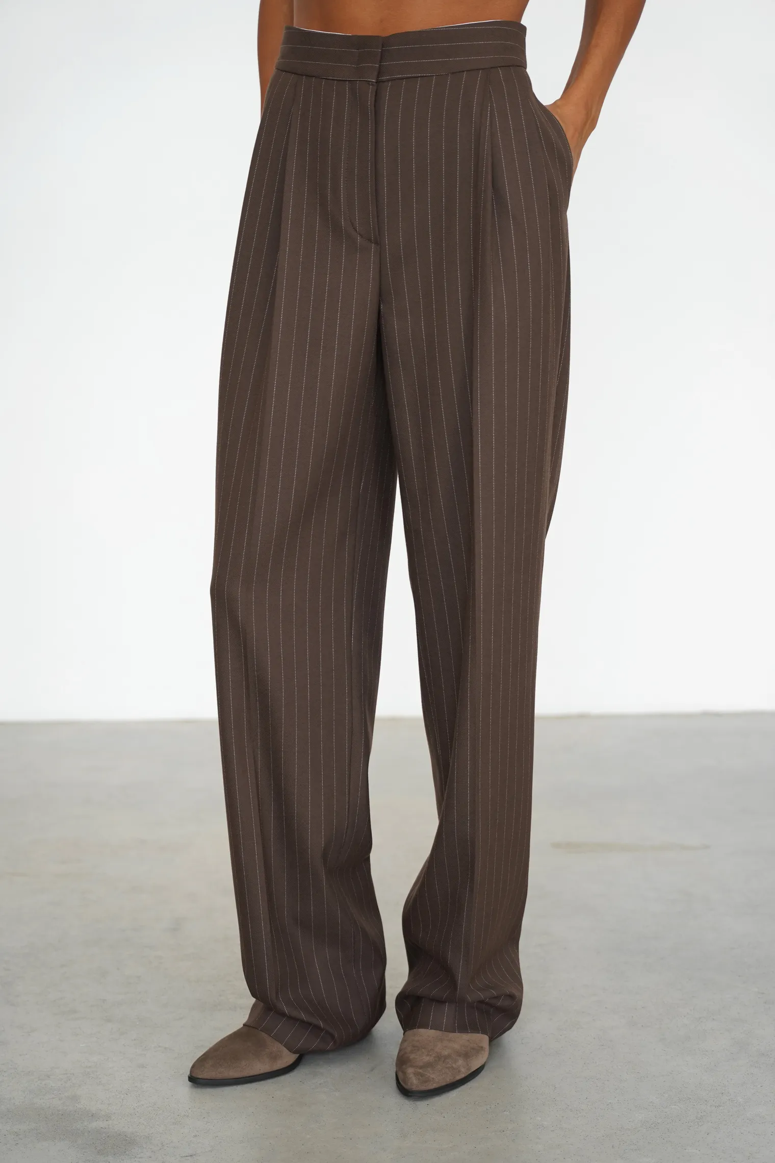 Брюки с завышенной талией прямого кроя в полоску шоколадного цвета фото 5