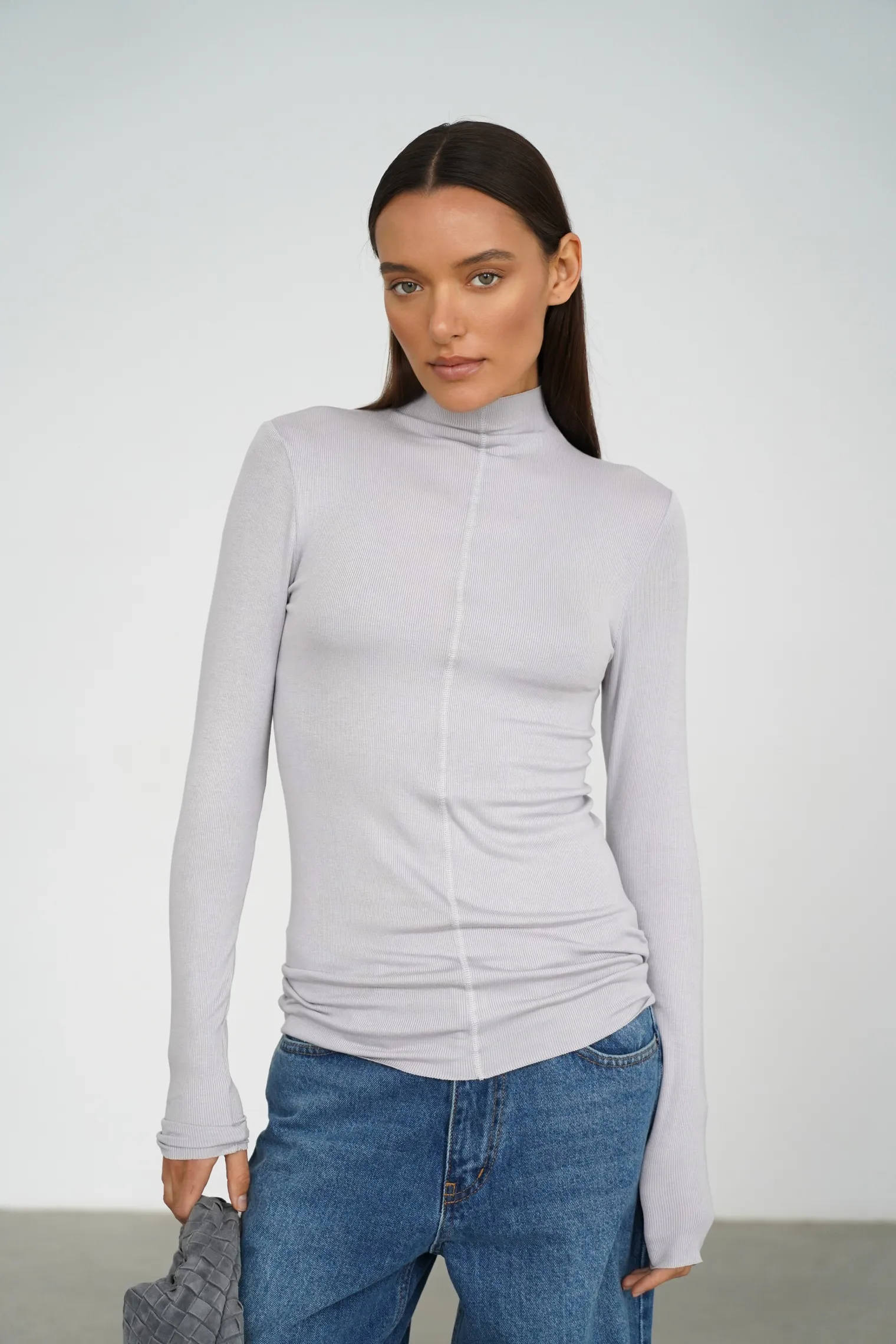 Водолазка в рубчик пепельного цвета фото 1