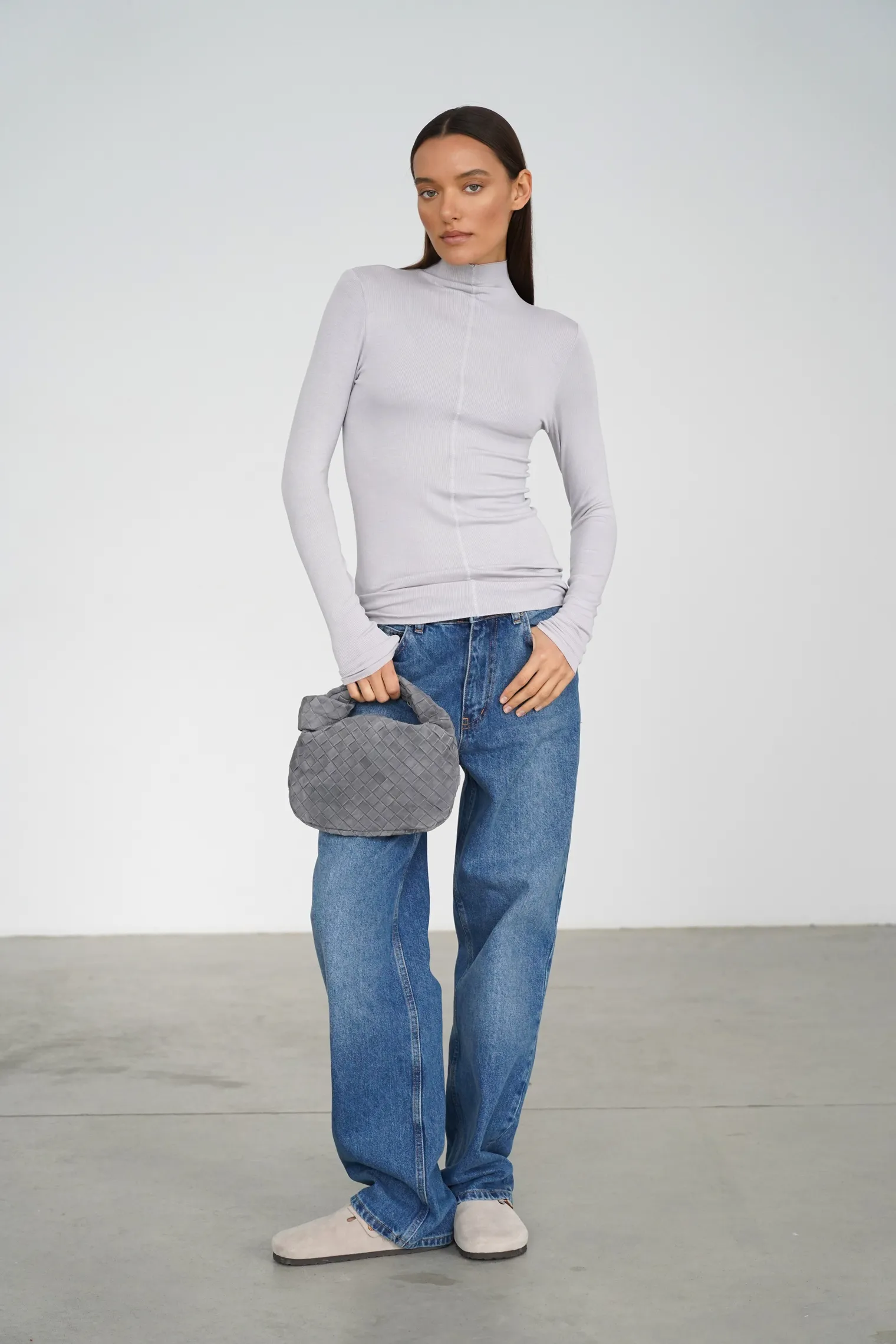 Водолазка в рубчик пепельного цвета фото 3