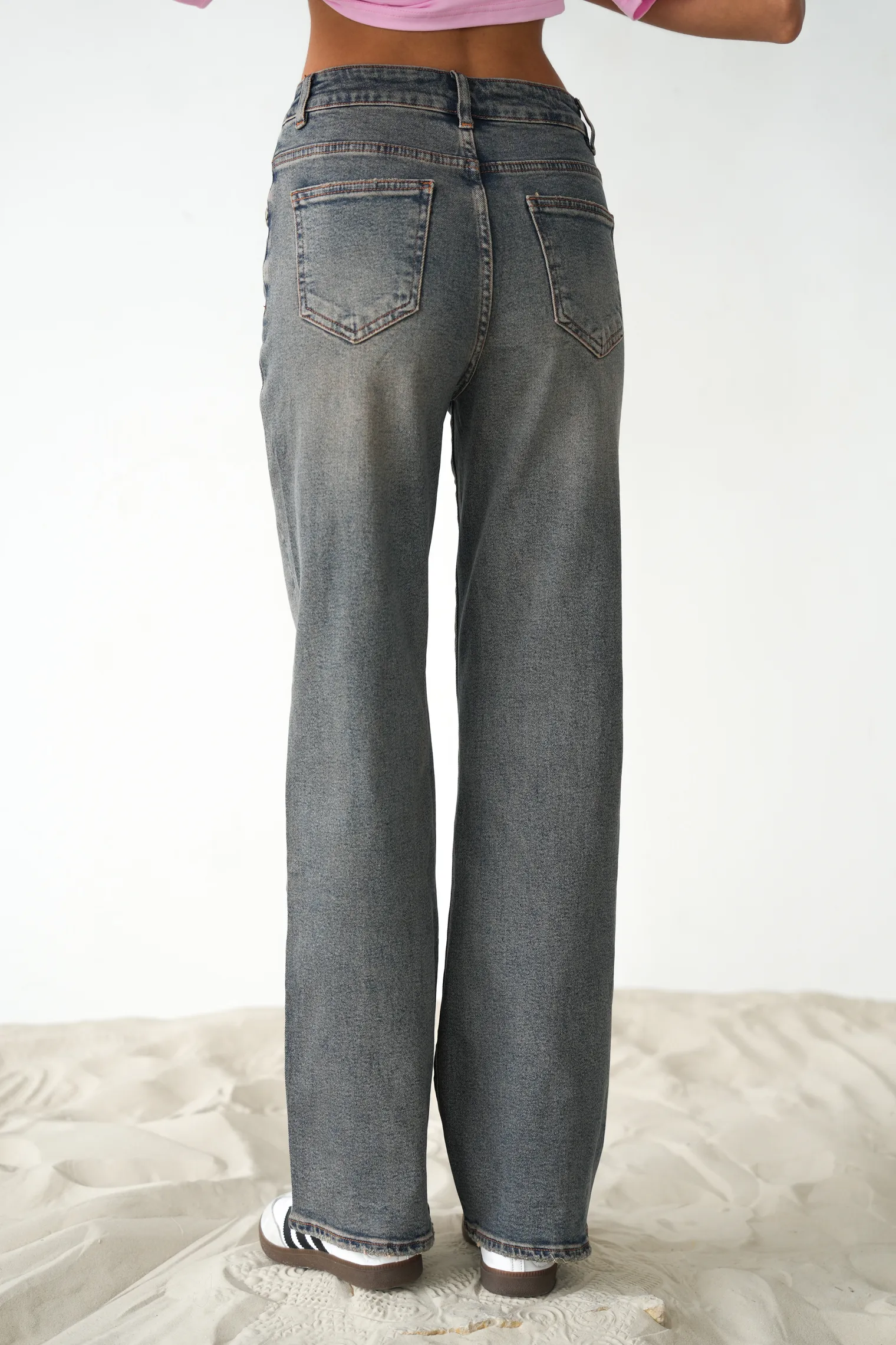 Джинсы прямого кроя в винтажном стиле голубого цвета фото 4