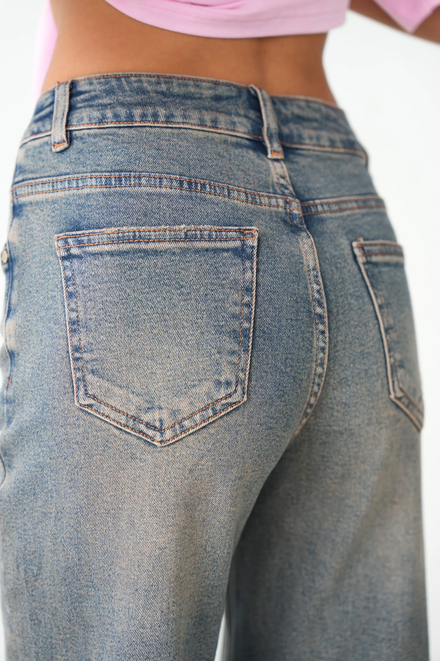 Джинсы прямого кроя в винтажном стиле голубого цвета фото 7