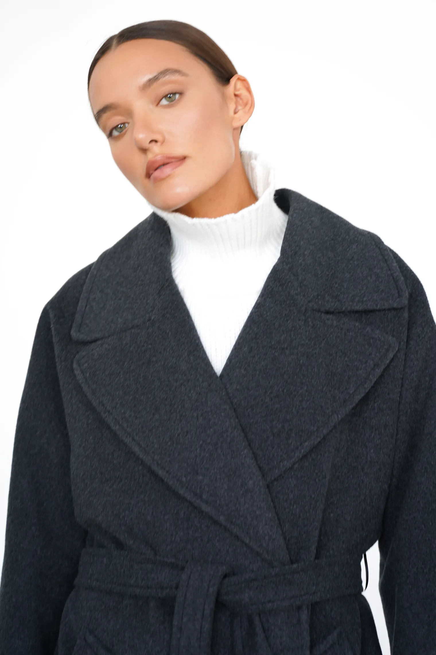 Пальто-халат с цельнокройным рукавом тёмно-серого цвета фото 2