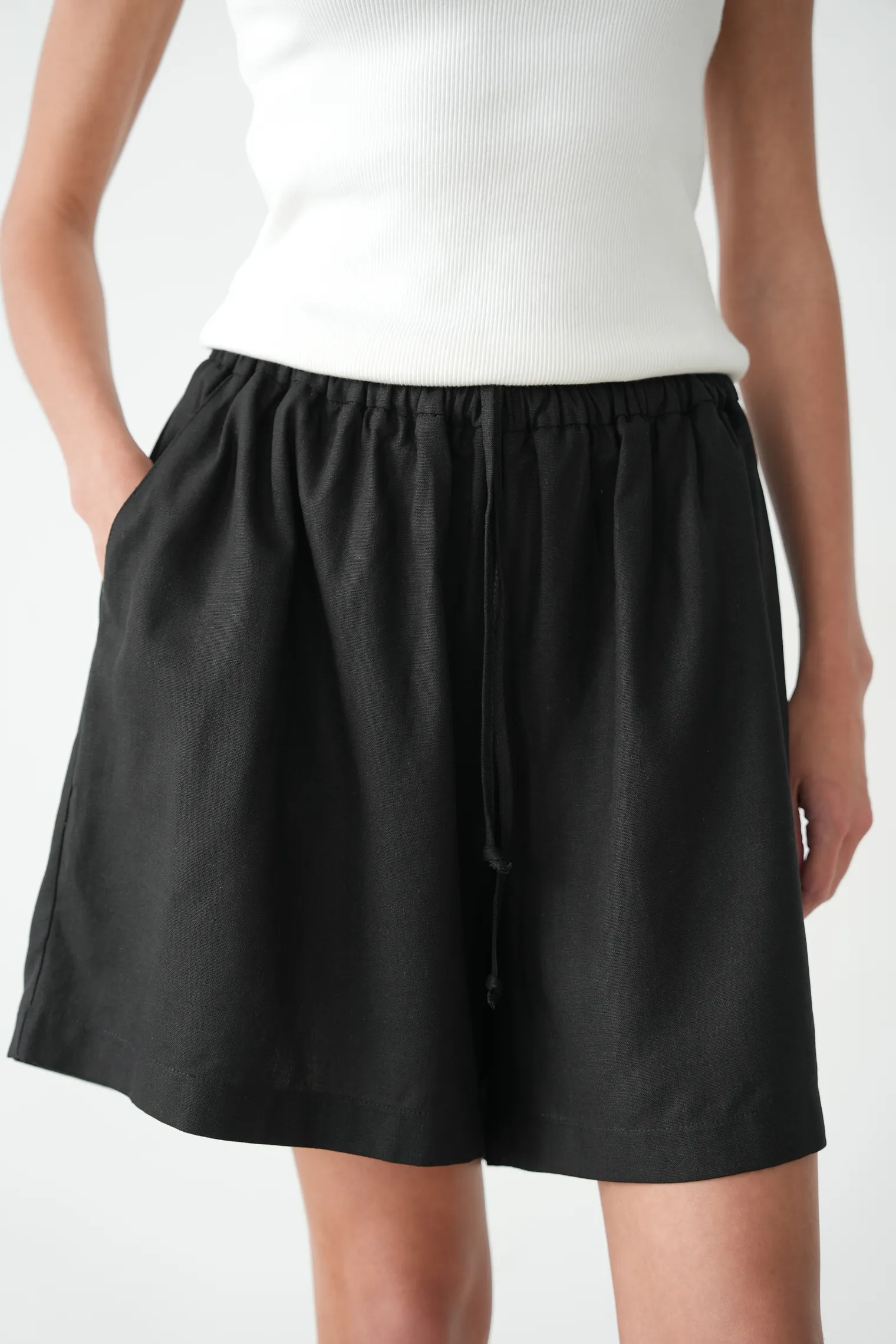 Шорты изо льна чёрного цвета фото 2