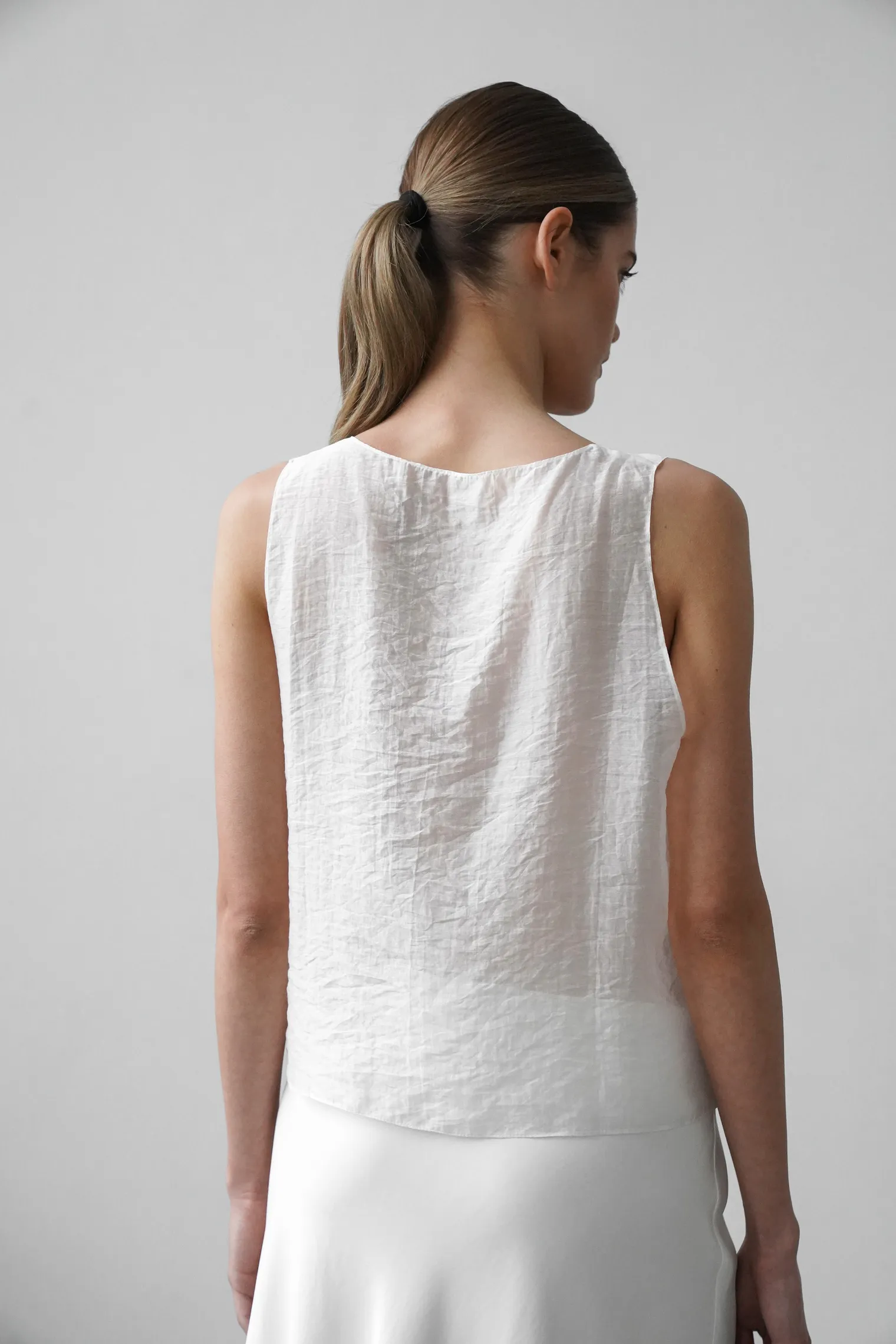 Жилет из прозрачной ткани белого цвета фото 4