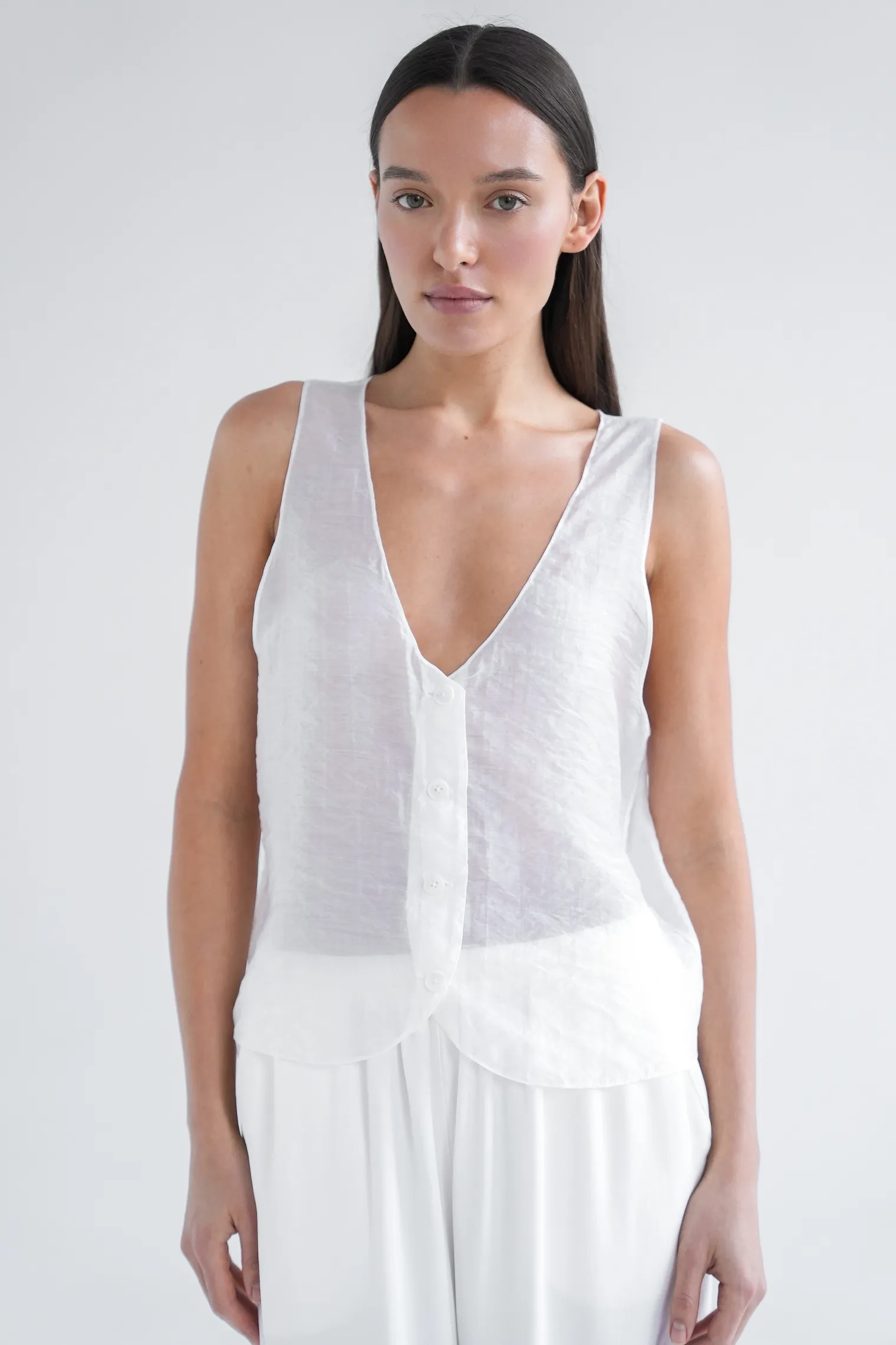 Жилет из прозрачной ткани белого цвета фото 2