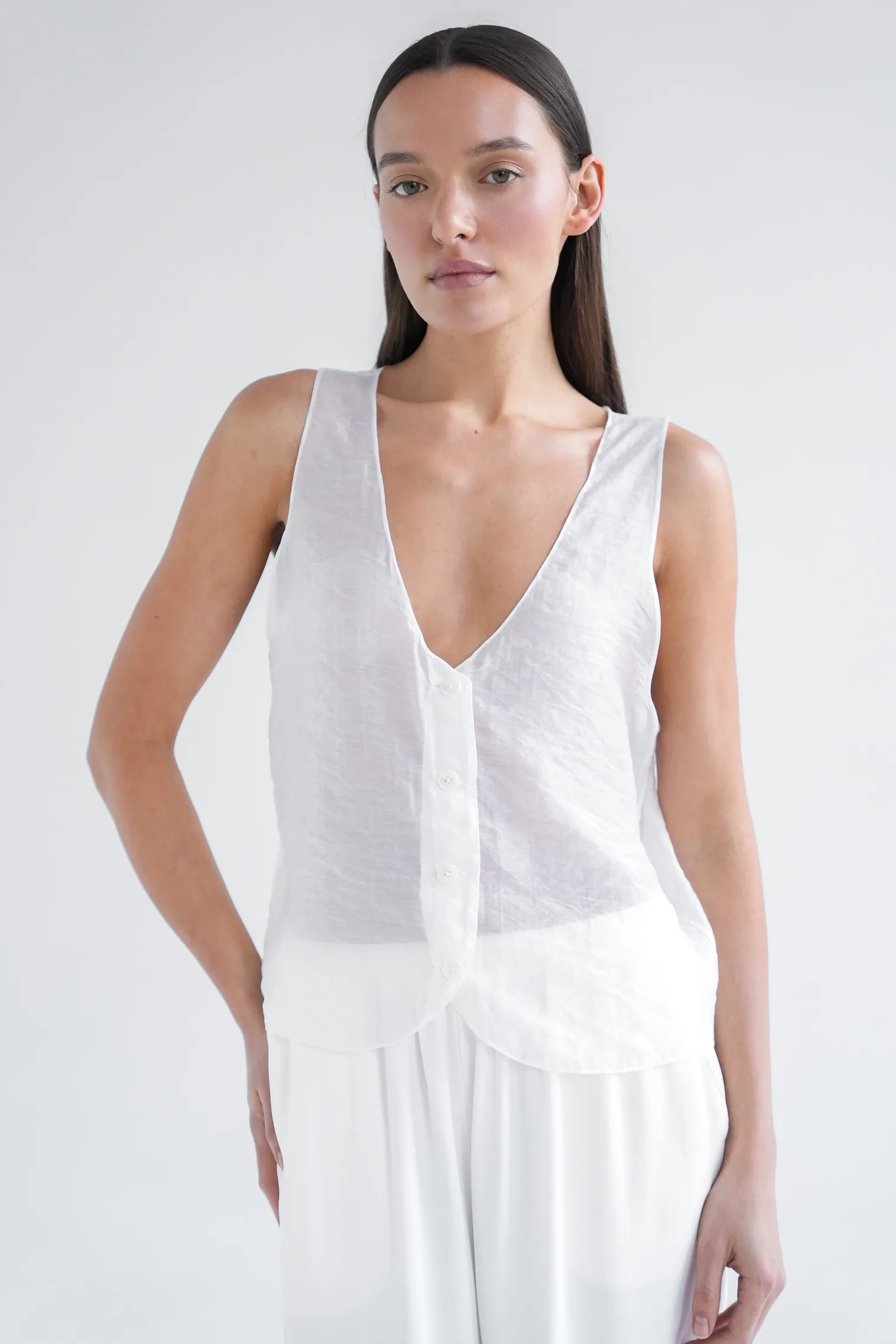 Жилет из прозрачной ткани белого цвета фото 5