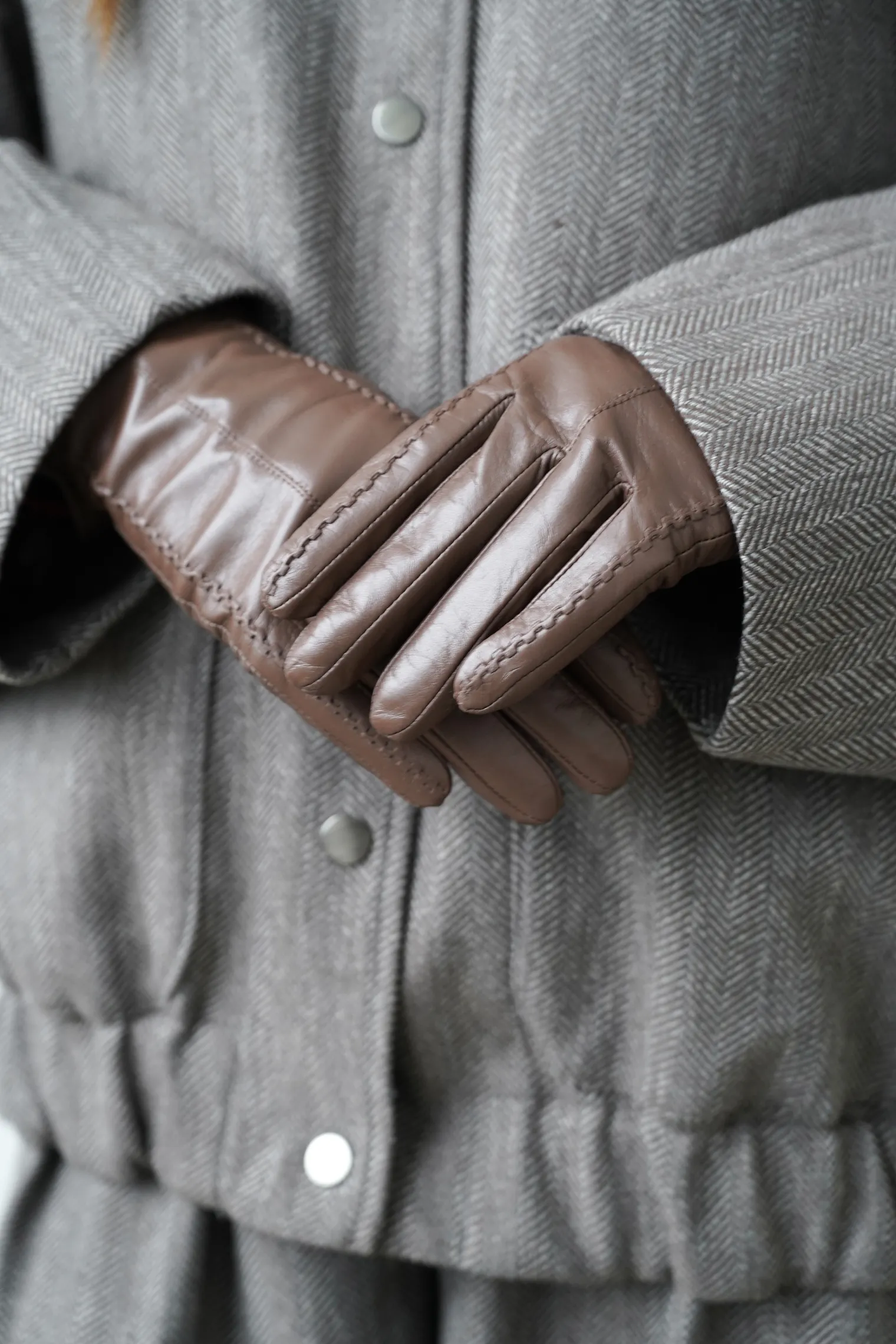 Перчатки из кожи шоколадного цвета фото 3