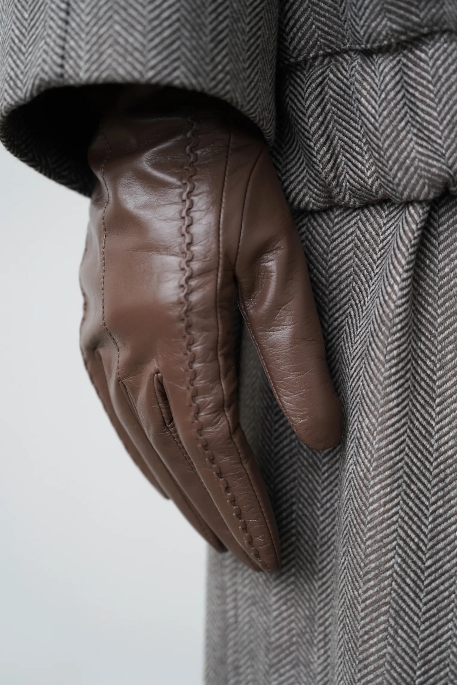 Перчатки из кожи шоколадного цвета фото 6