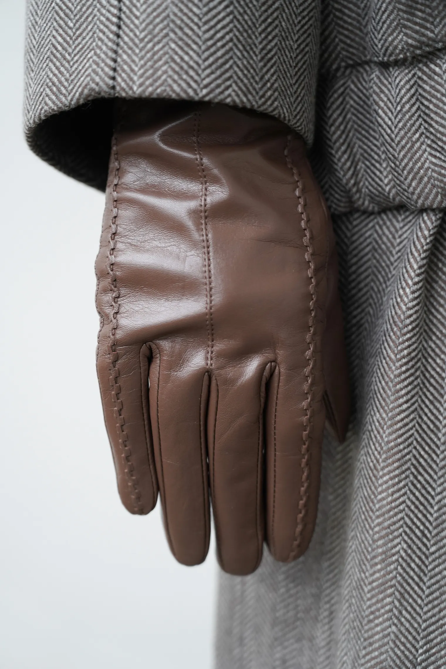 Перчатки из кожи шоколадного цвета фото 4