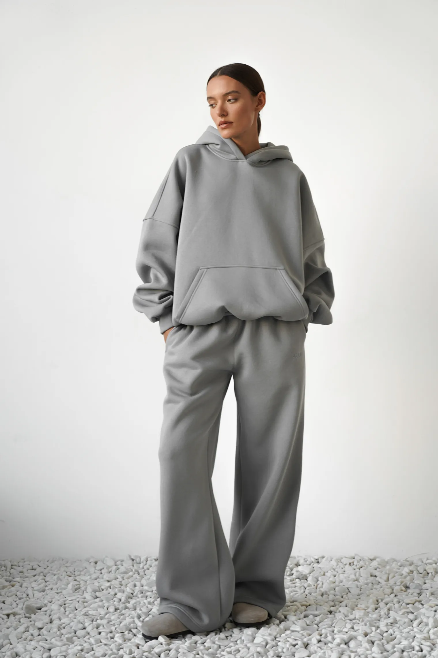 Брюки прямого кроя на кулисе пепельного цвета фото 3