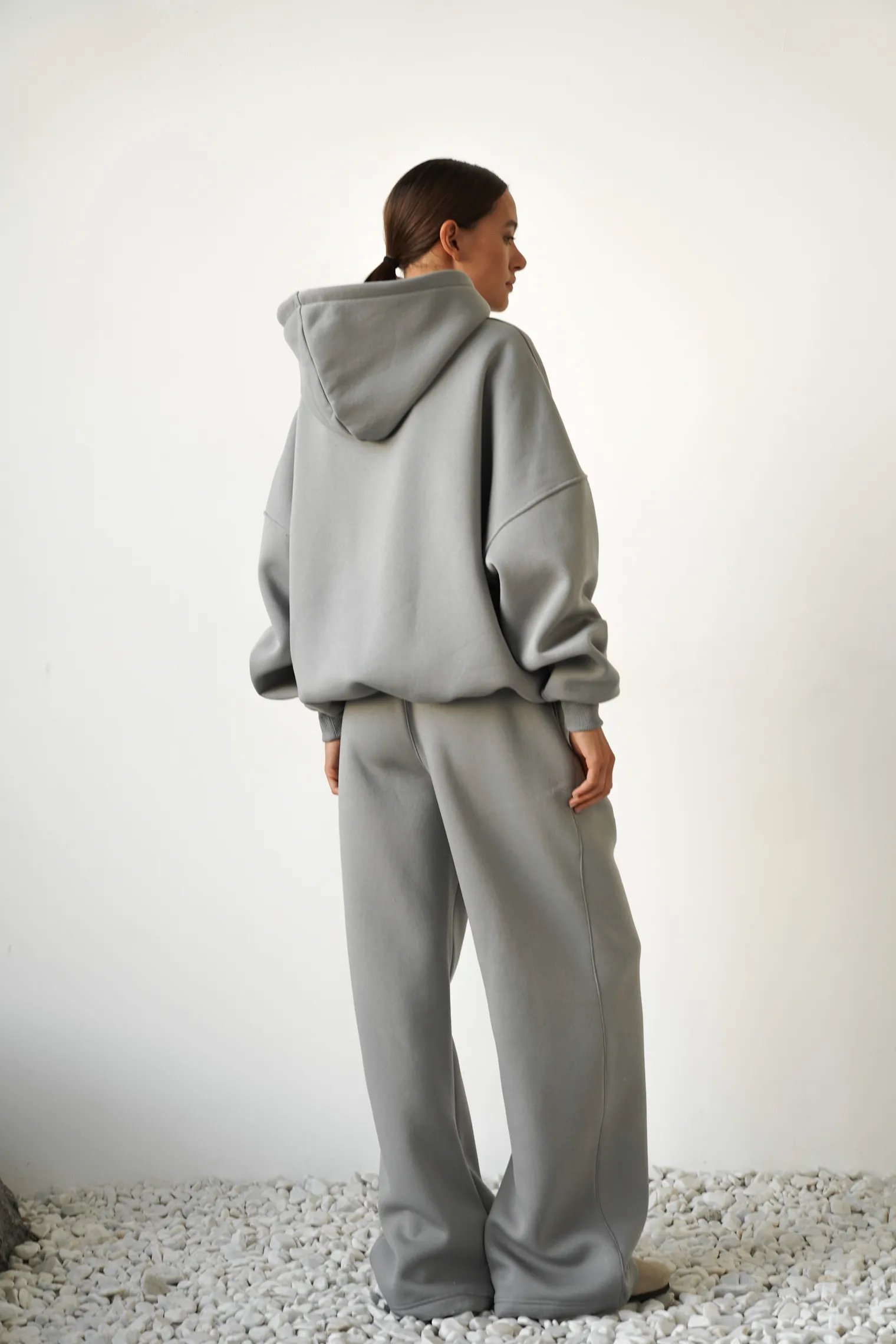 Брюки прямого кроя на кулисе пепельного цвета фото 6