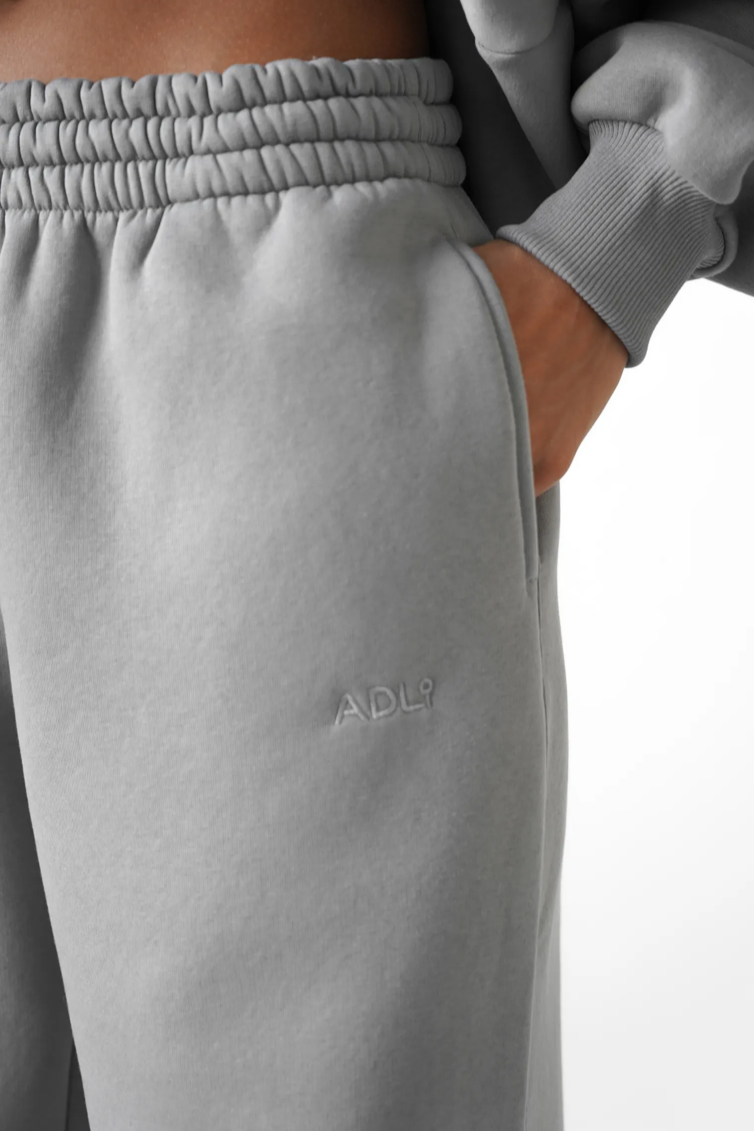 Брюки прямого кроя на кулисе пепельного цвета фото 2