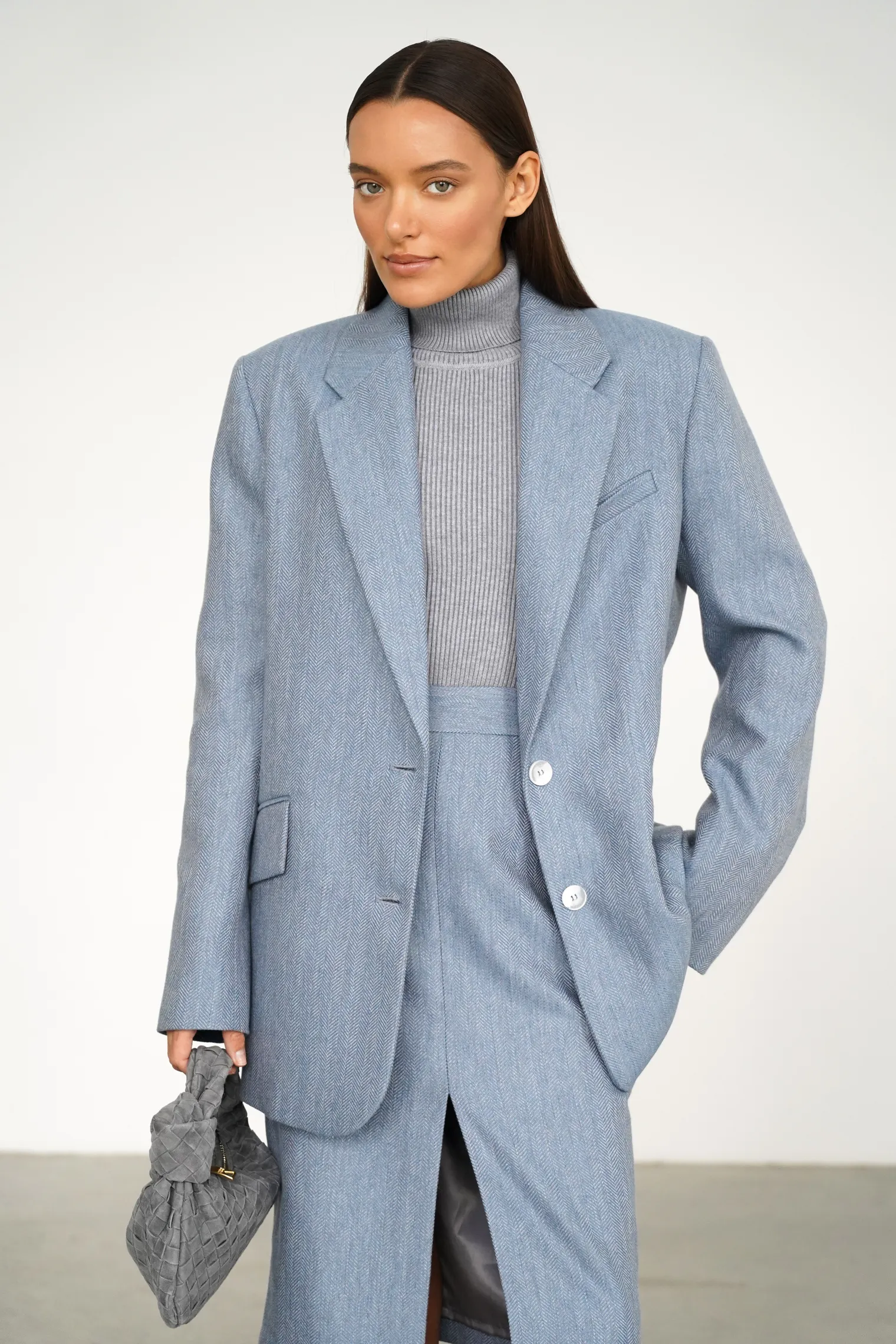 Однобортный жакет свободного кроя с карманами цвета голубой/серый в ёлочку фото 1