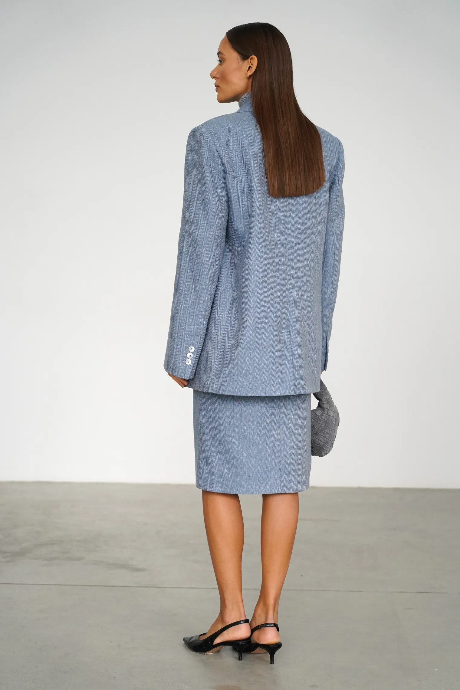 Однобортный жакет свободного кроя с карманами цвета голубой/серый в ёлочку фото 4