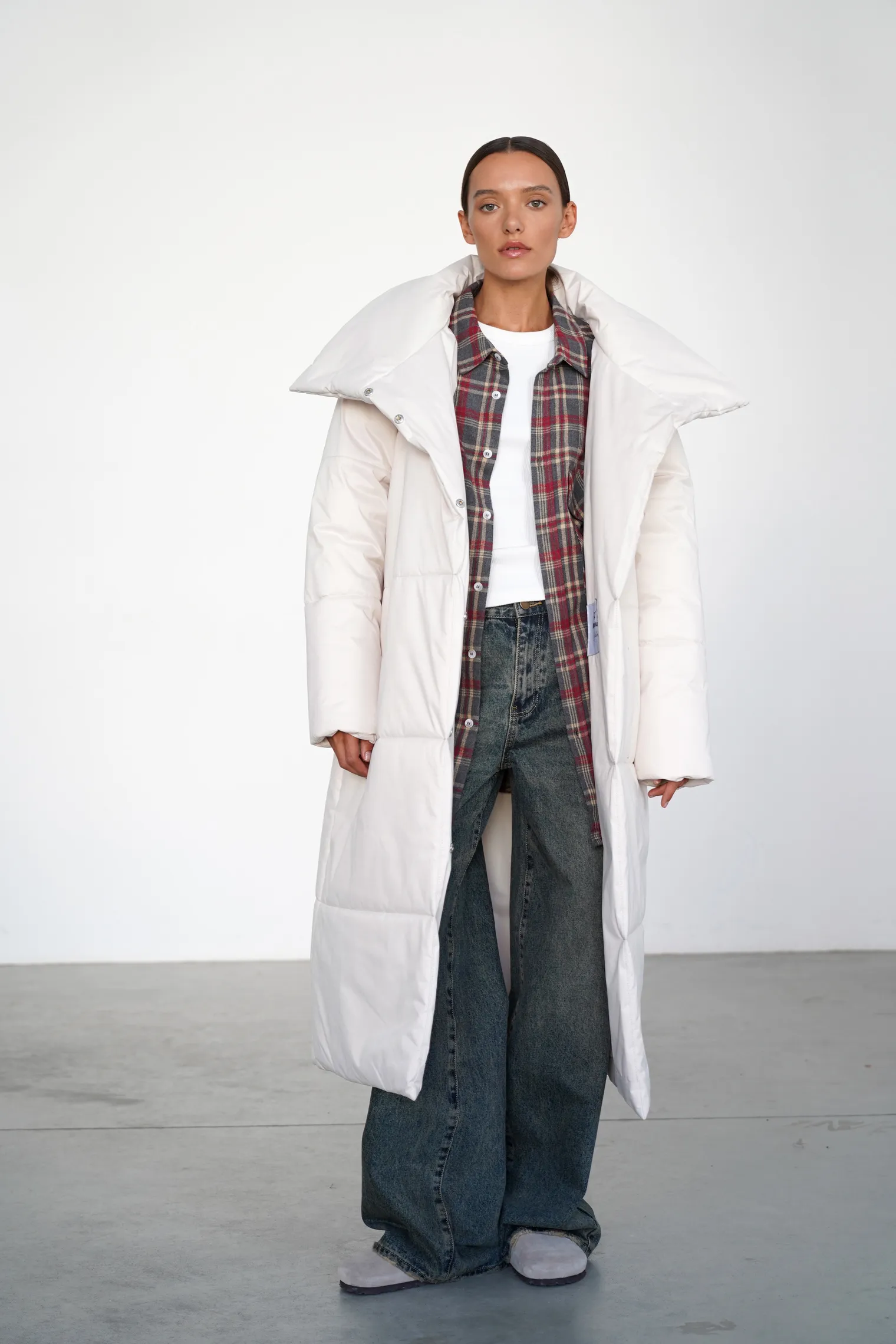 Пальто утепленное кремового цвета фото 1