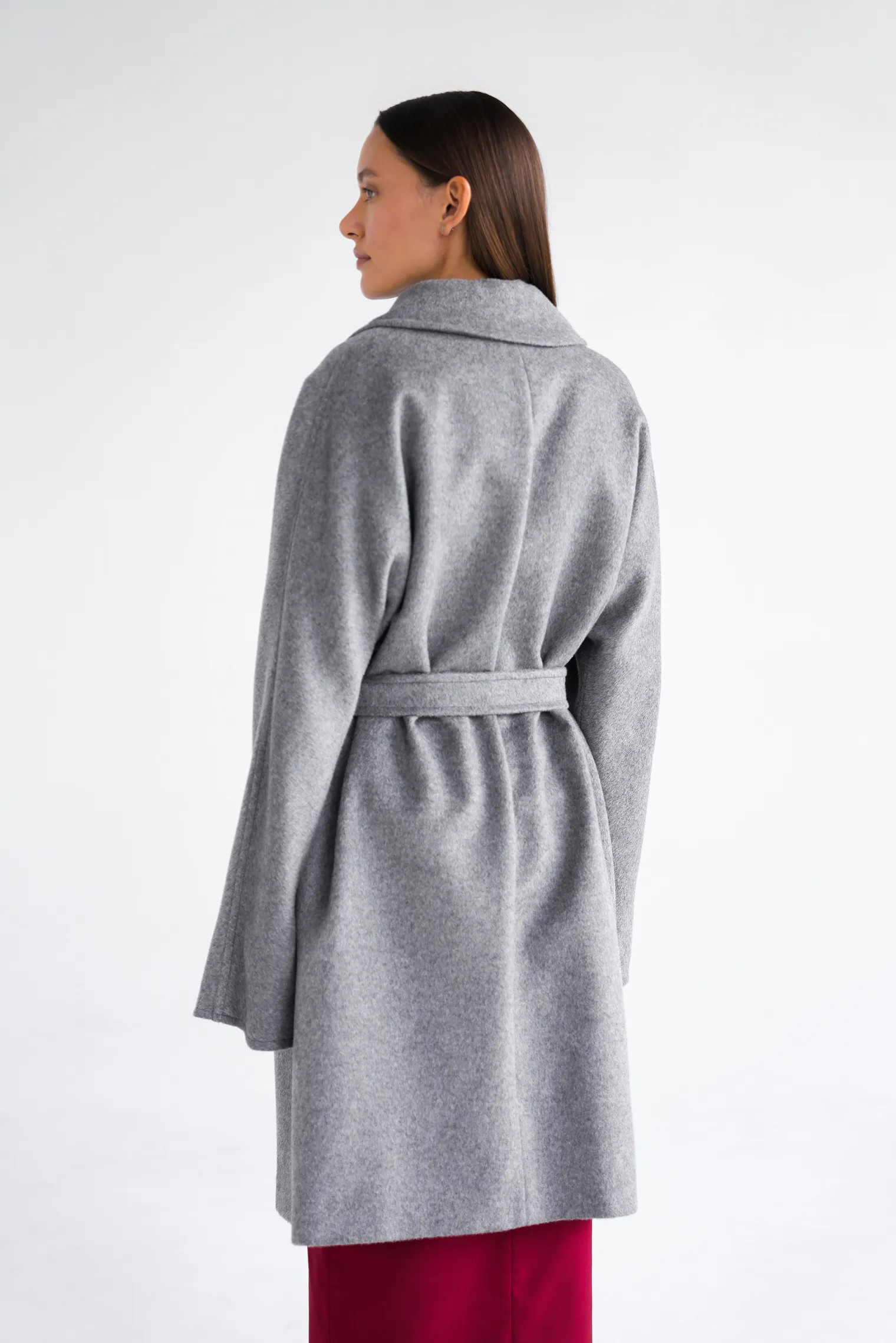 Пальто-халат укороченное с цельнокройным рукавом пепельного цвета фото 4