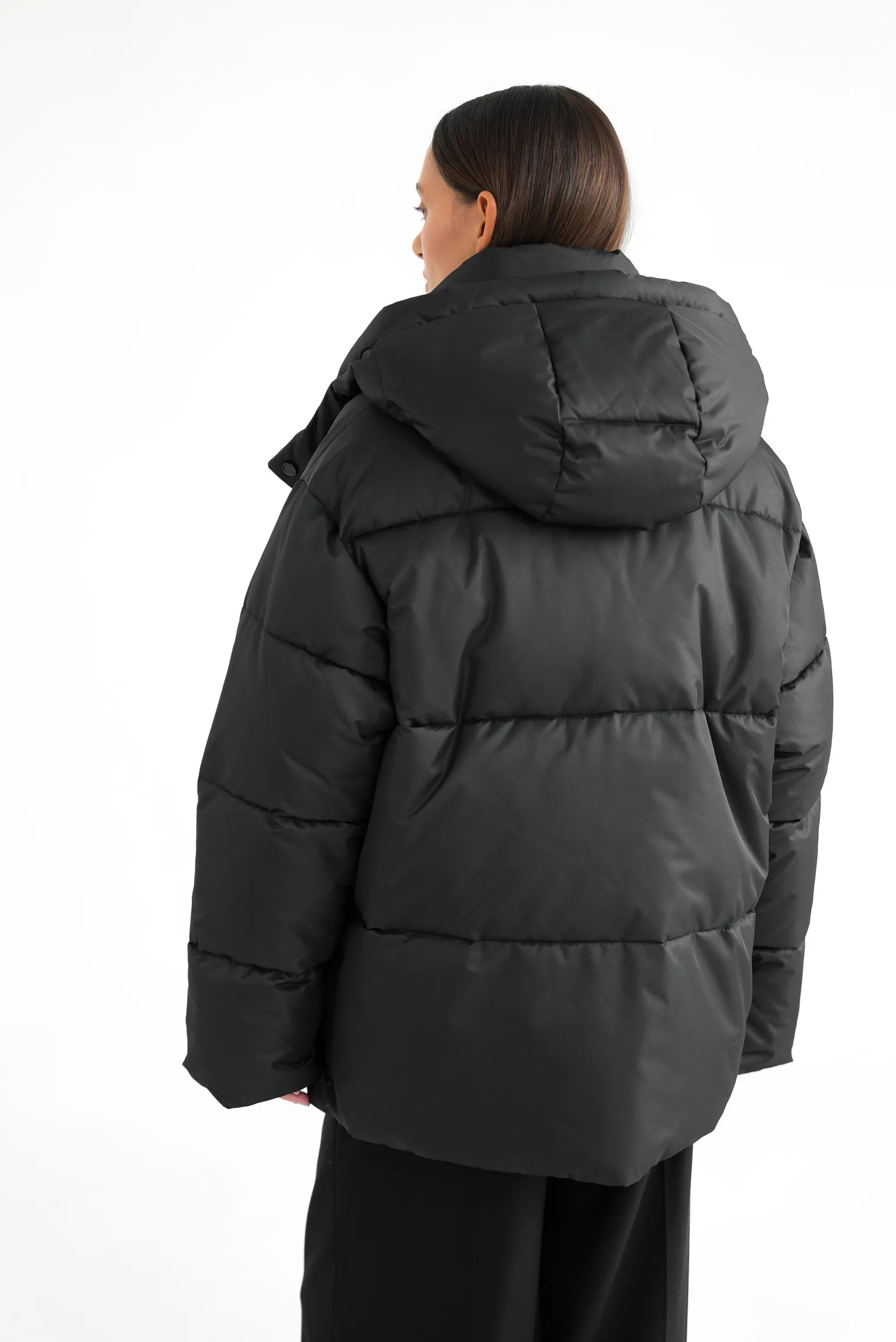 Пуховик стёганный с капюшоном чёрного цвета фото 4