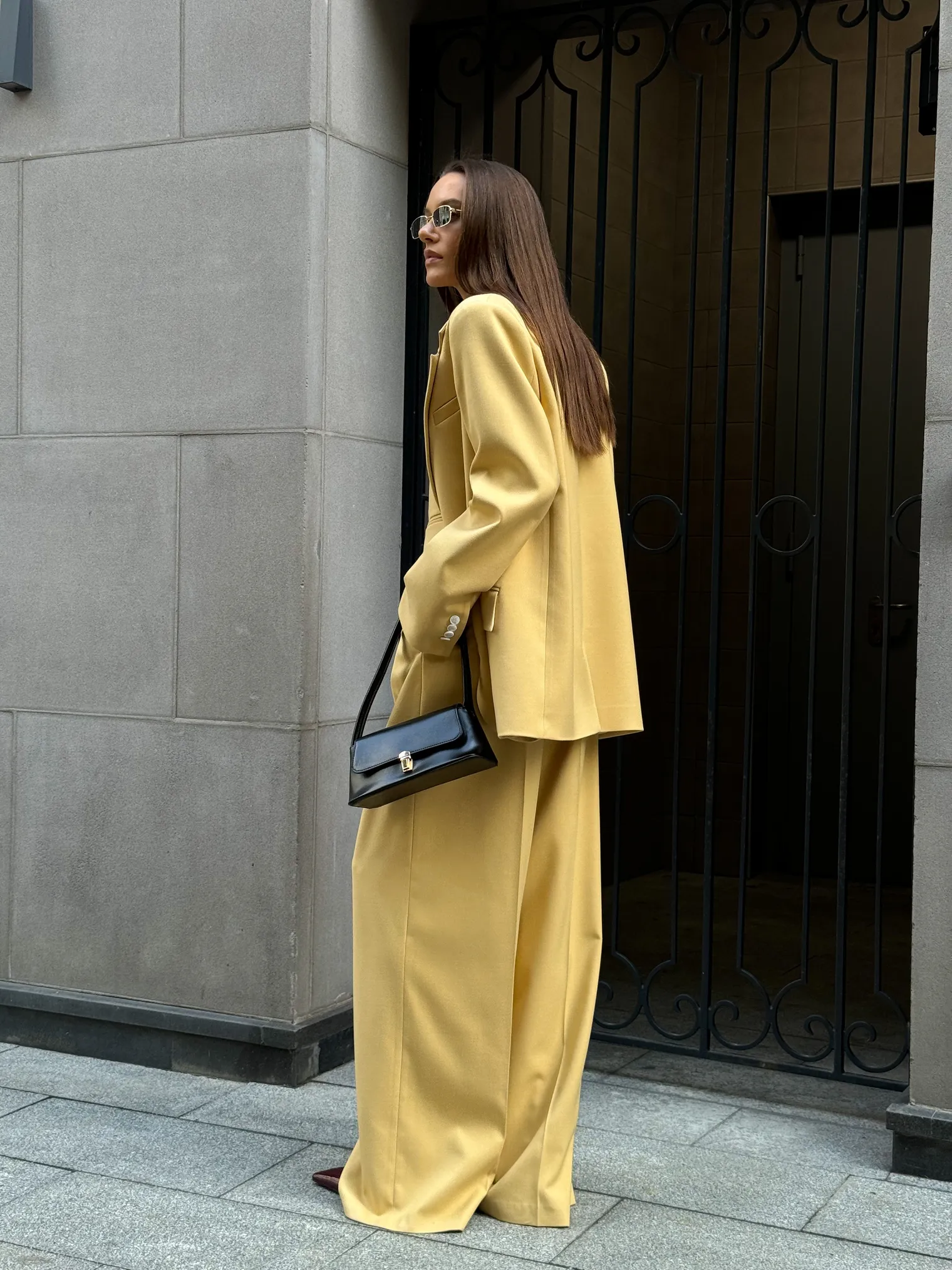 Брюки Zara цвета молочный лимон фото 3