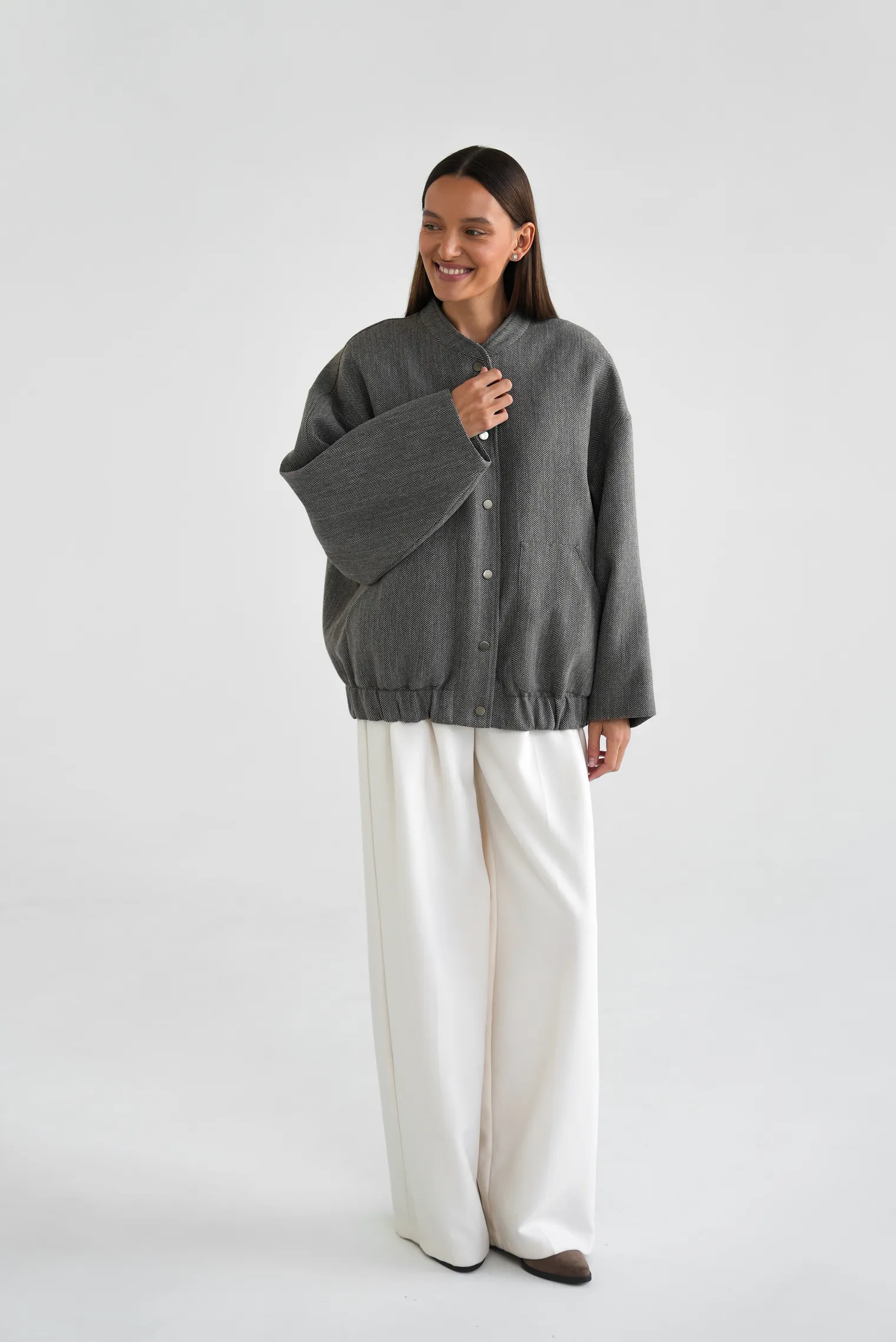 Бомбер свободного кроя из шерсти цвета коричневый/серый в ёлочку фото 6