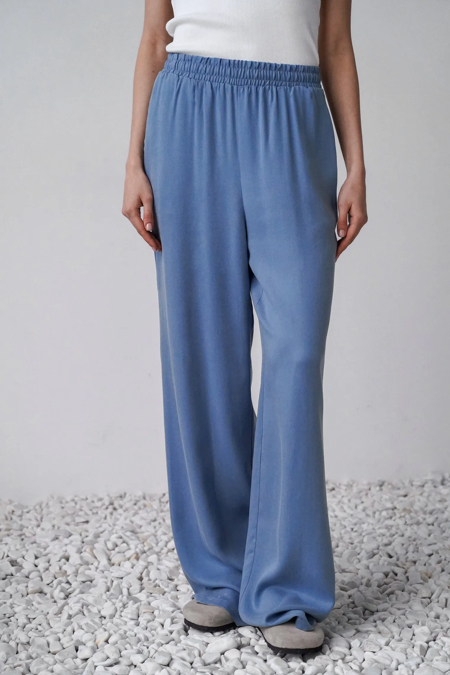 Брюки прямого кроя с карманами цвета винтажный синий фото 3