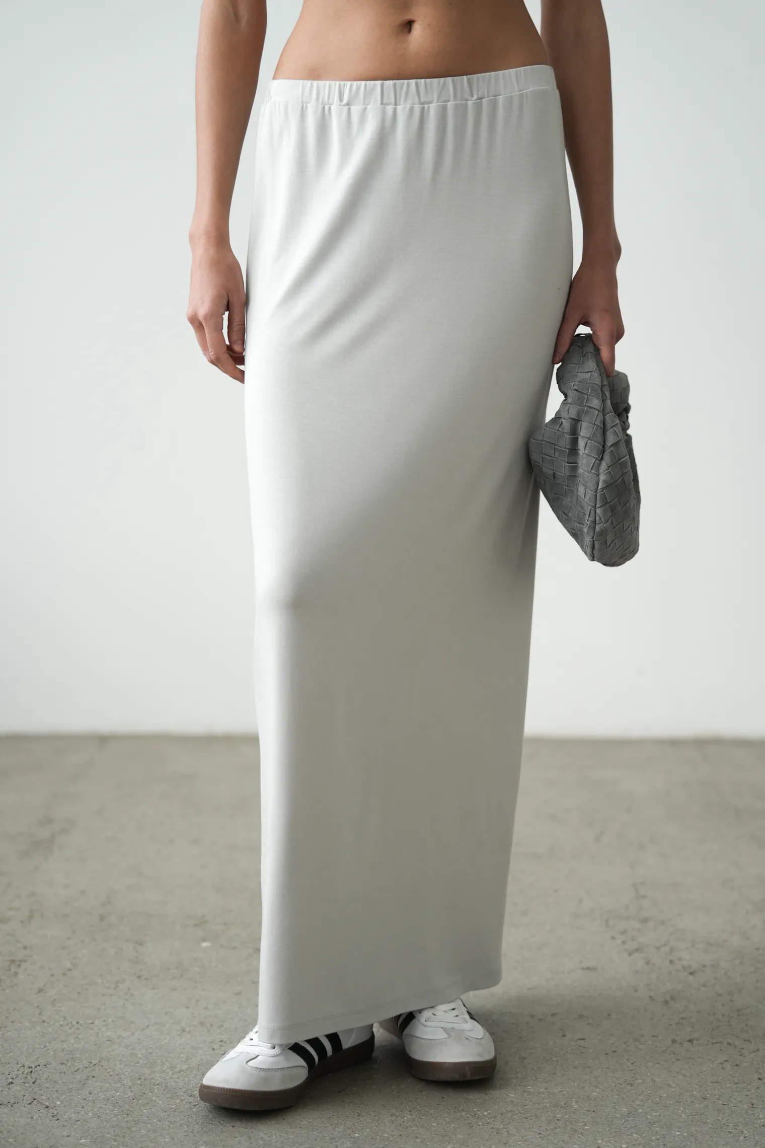 Юбка из тонкого трикотажа пепельного цвета фото 6