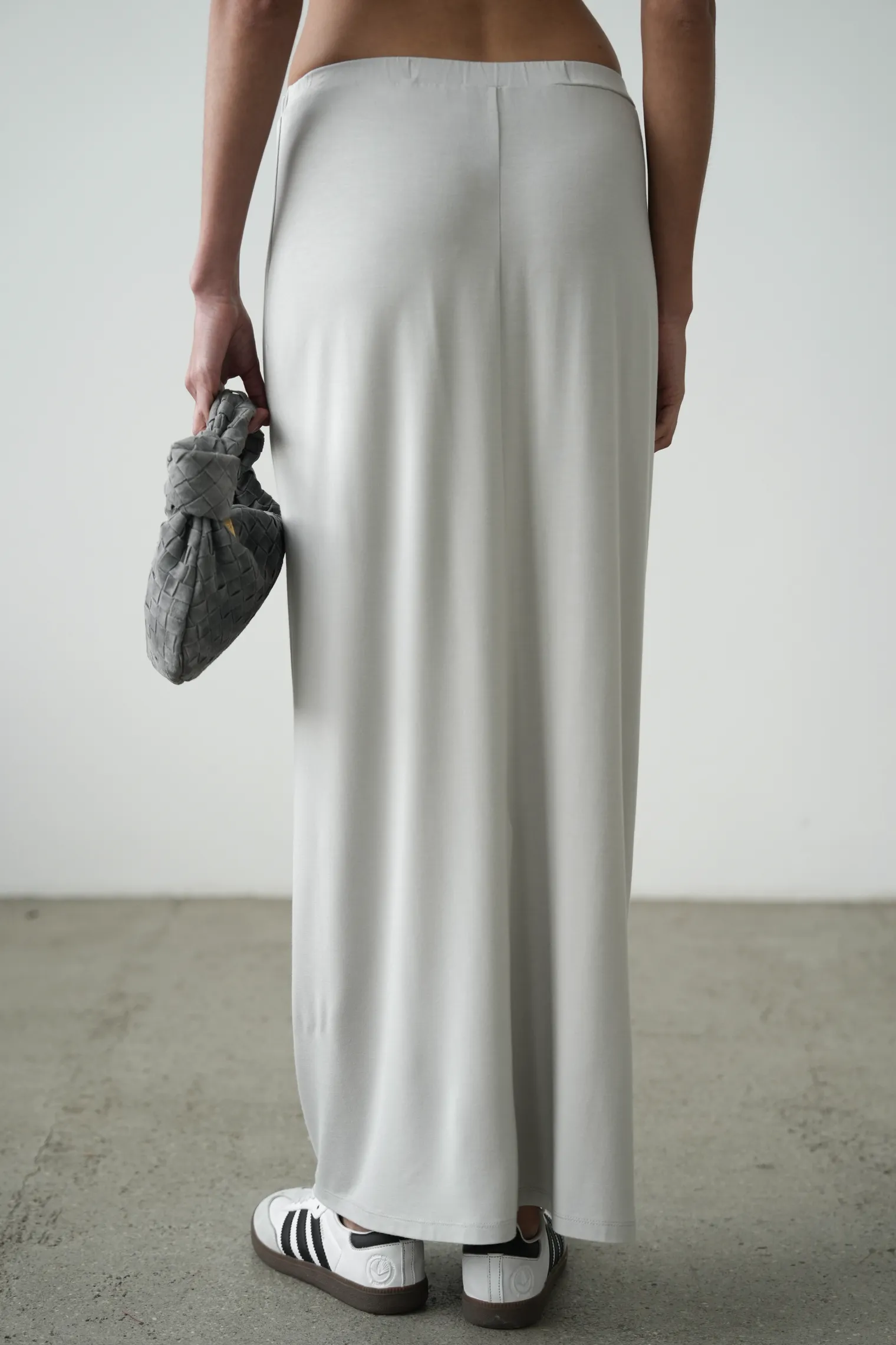 Юбка из тонкого трикотажа пепельного цвета фото 4