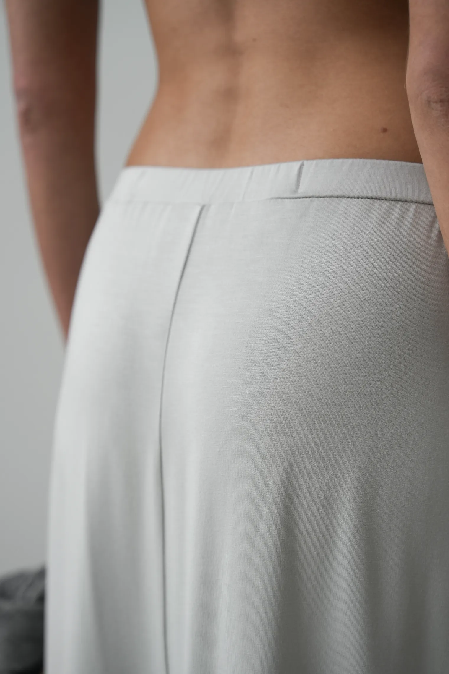 Юбка из тонкого трикотажа пепельного цвета фото 2