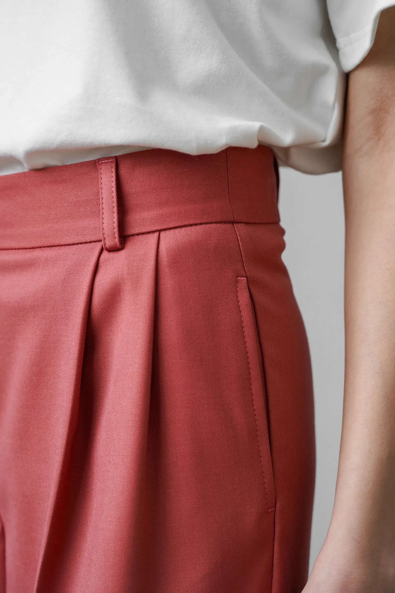 Брюки с завышенной талией прямого кроя цвета морозная ягода фото 2