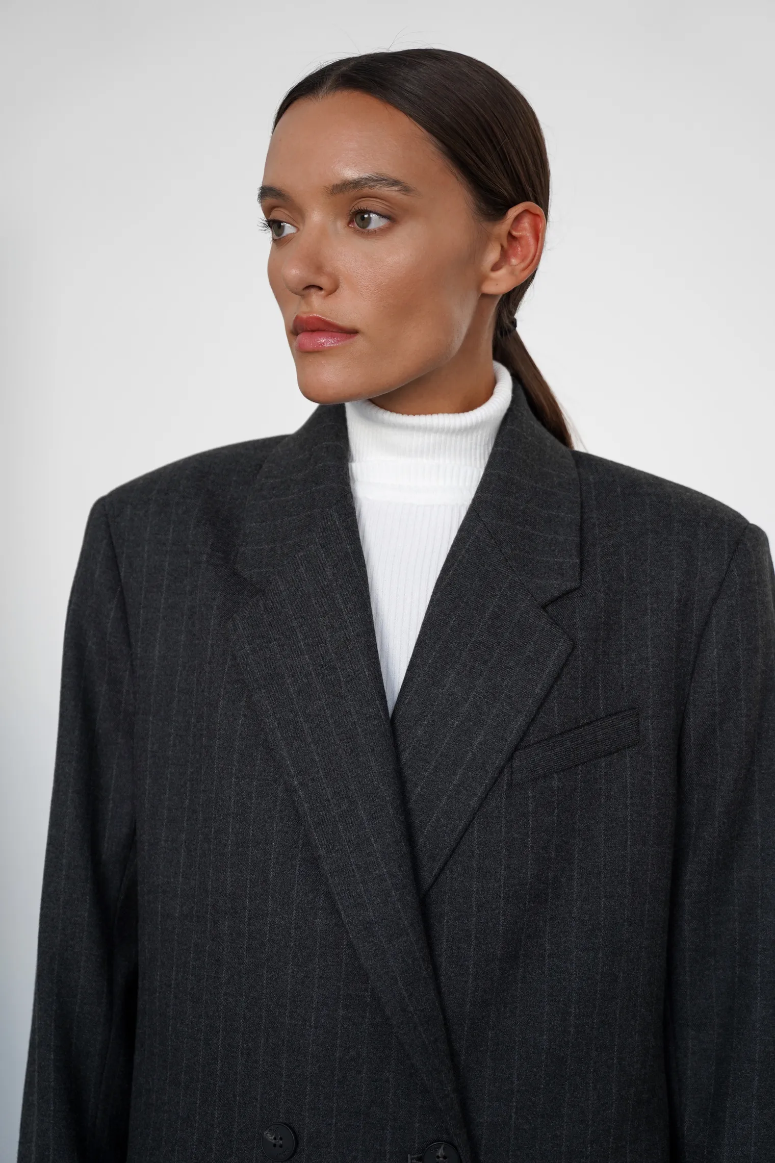 Двубортный жакет свободного кроя в полоску графитового цвета фото 5