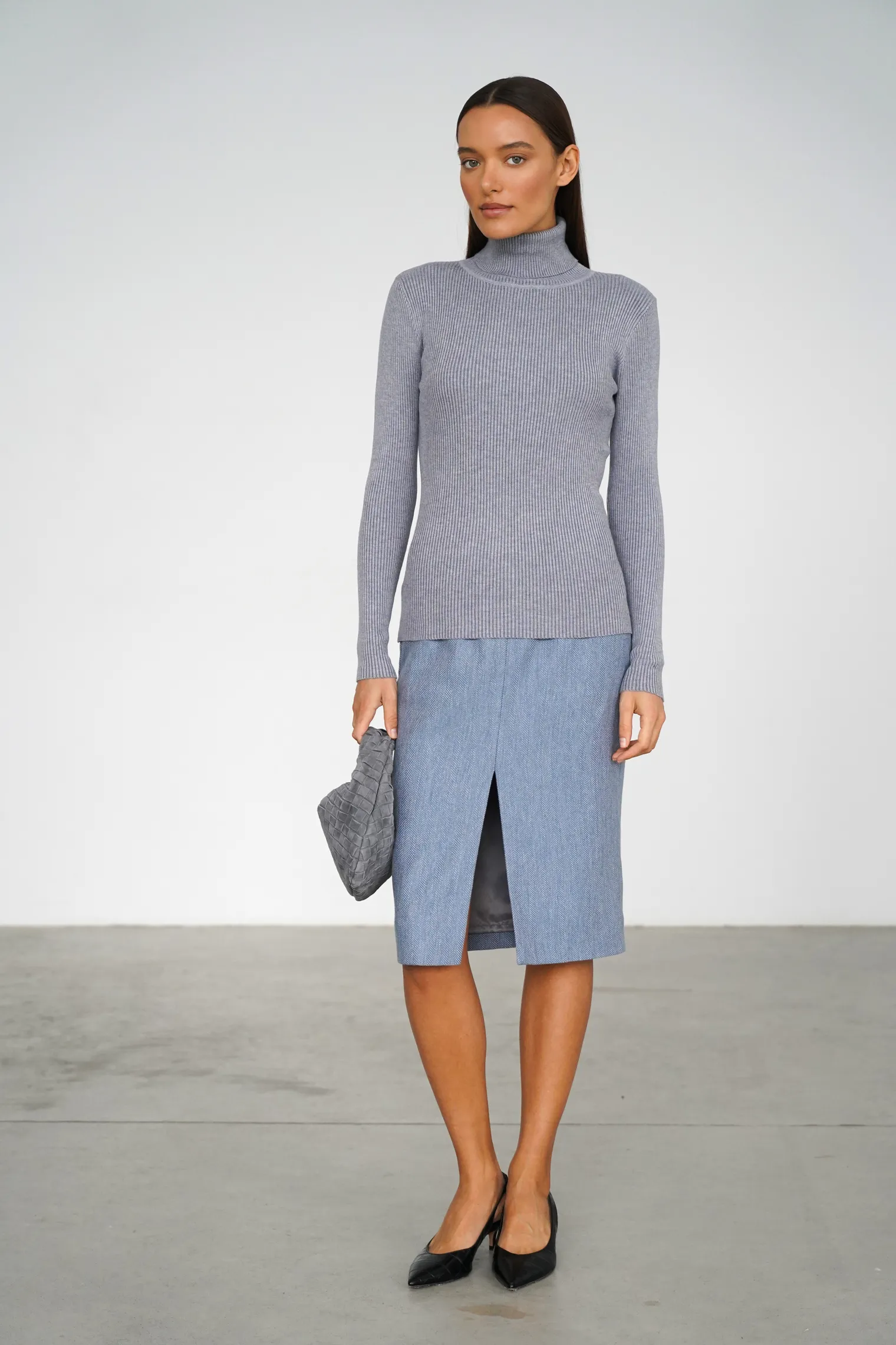 Водолазка мелкой вязки с высоким воротником серого цвета фото 3