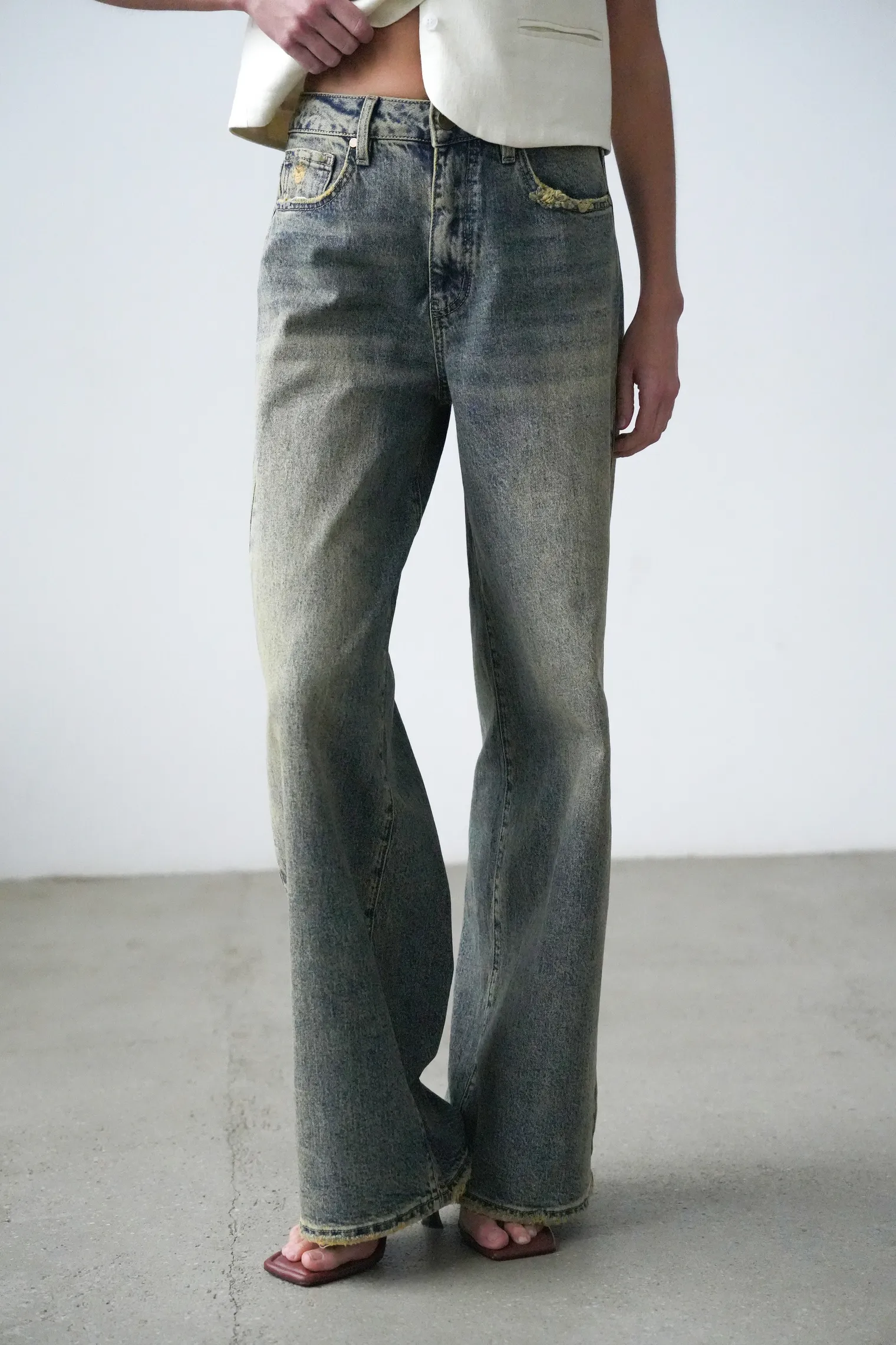 Джинсы свободного кроя в винтажном стиле голубого цвета фото 3