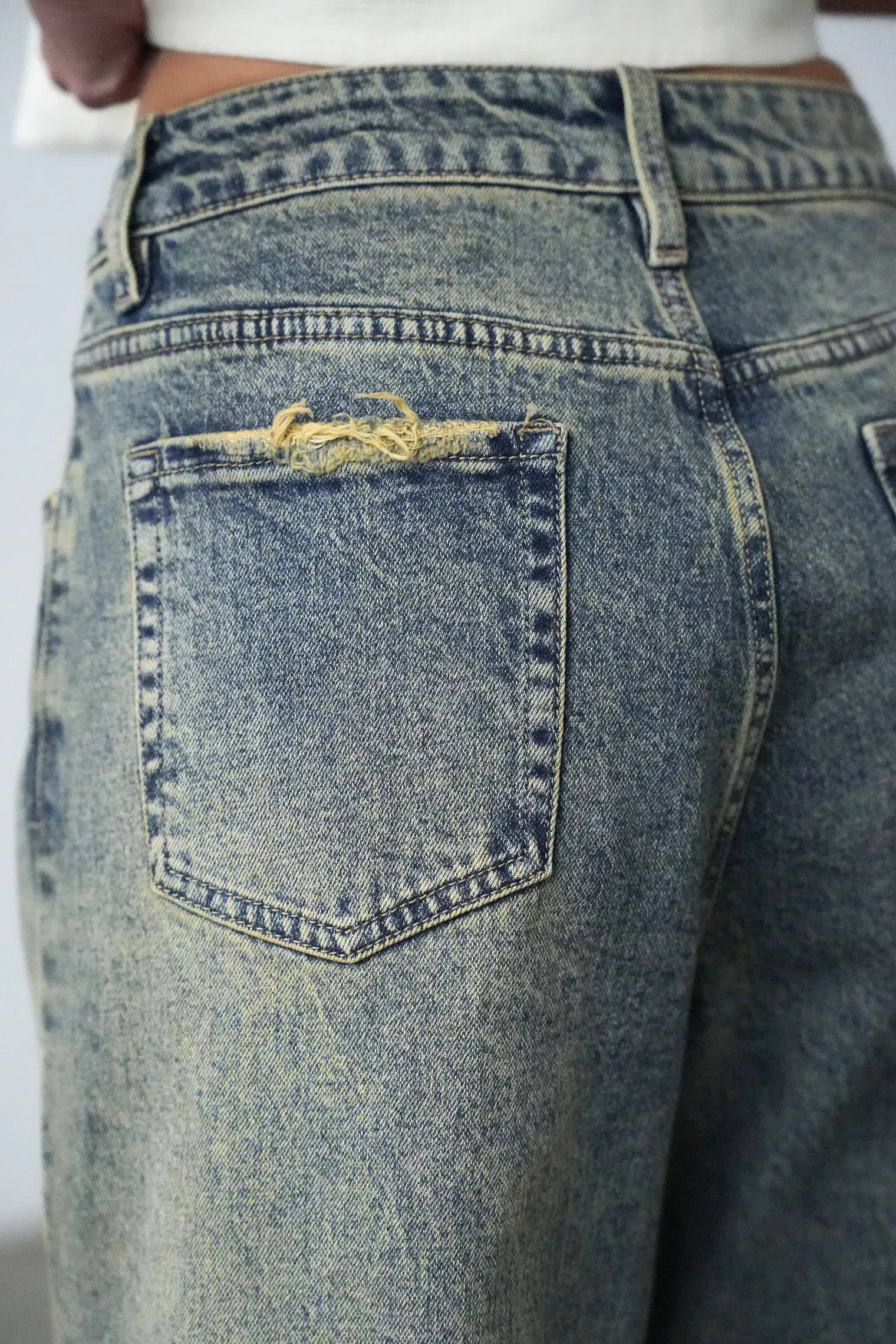 Джинсы свободного кроя в винтажном стиле голубого цвета фото 6