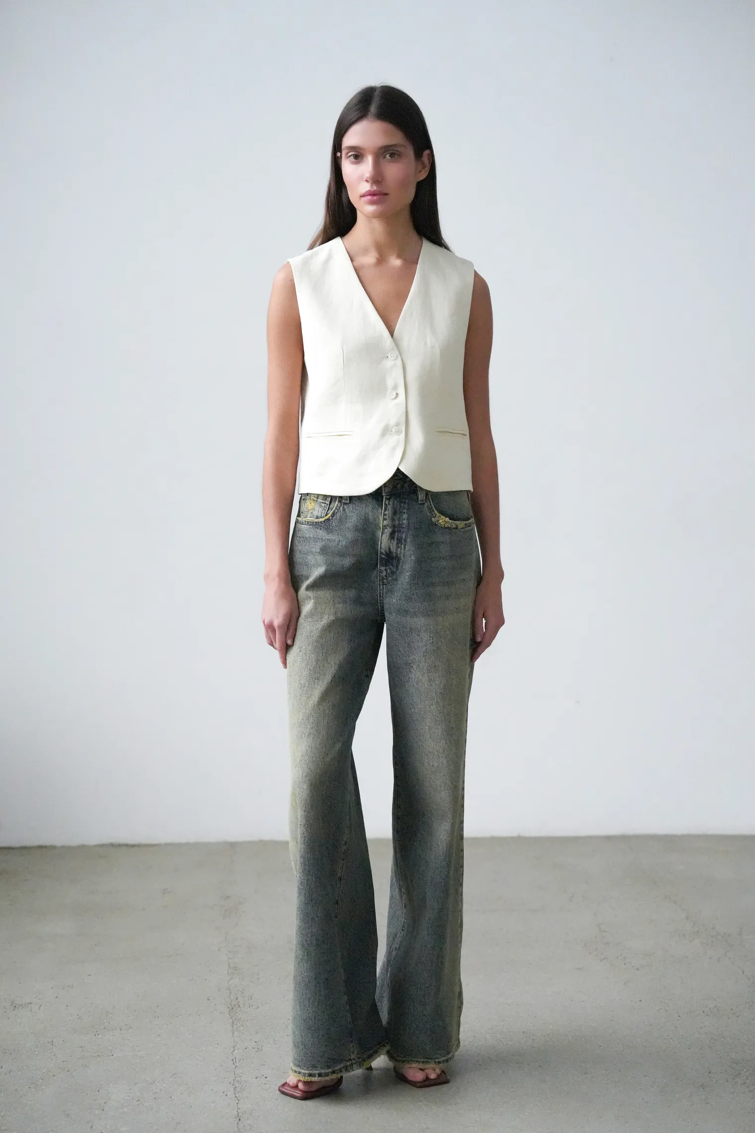 Джинсы свободного кроя в винтажном стиле голубого цвета фото 1