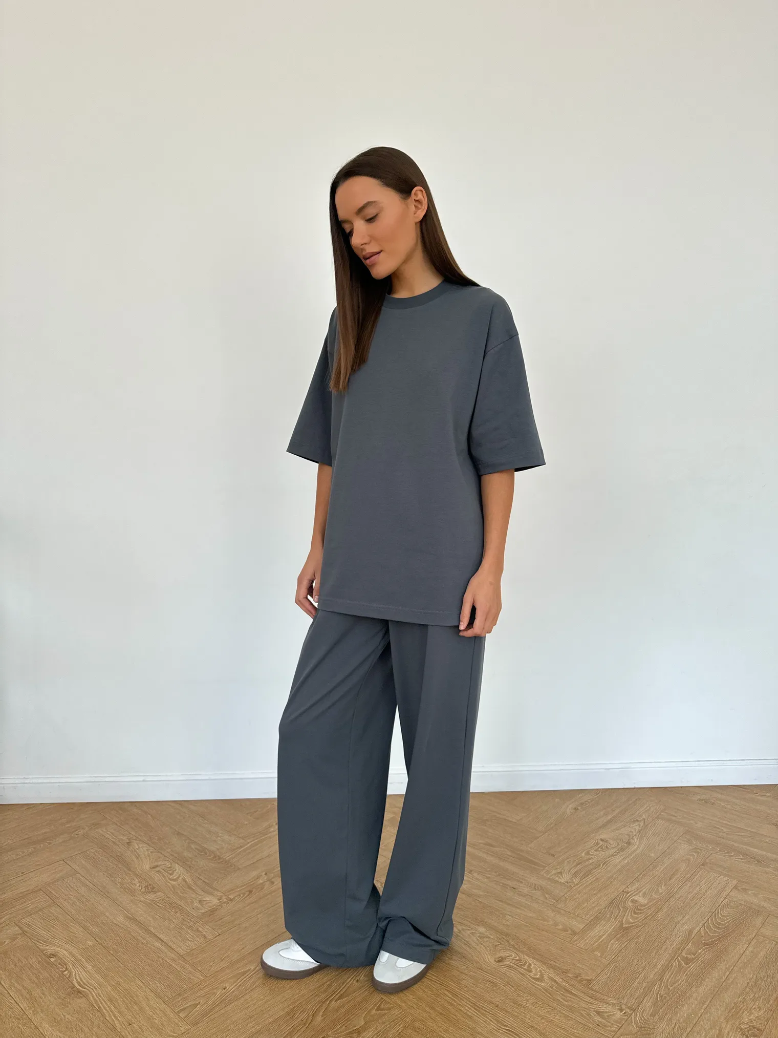 Футболка свободного кроя дымчатого цвета фото 3