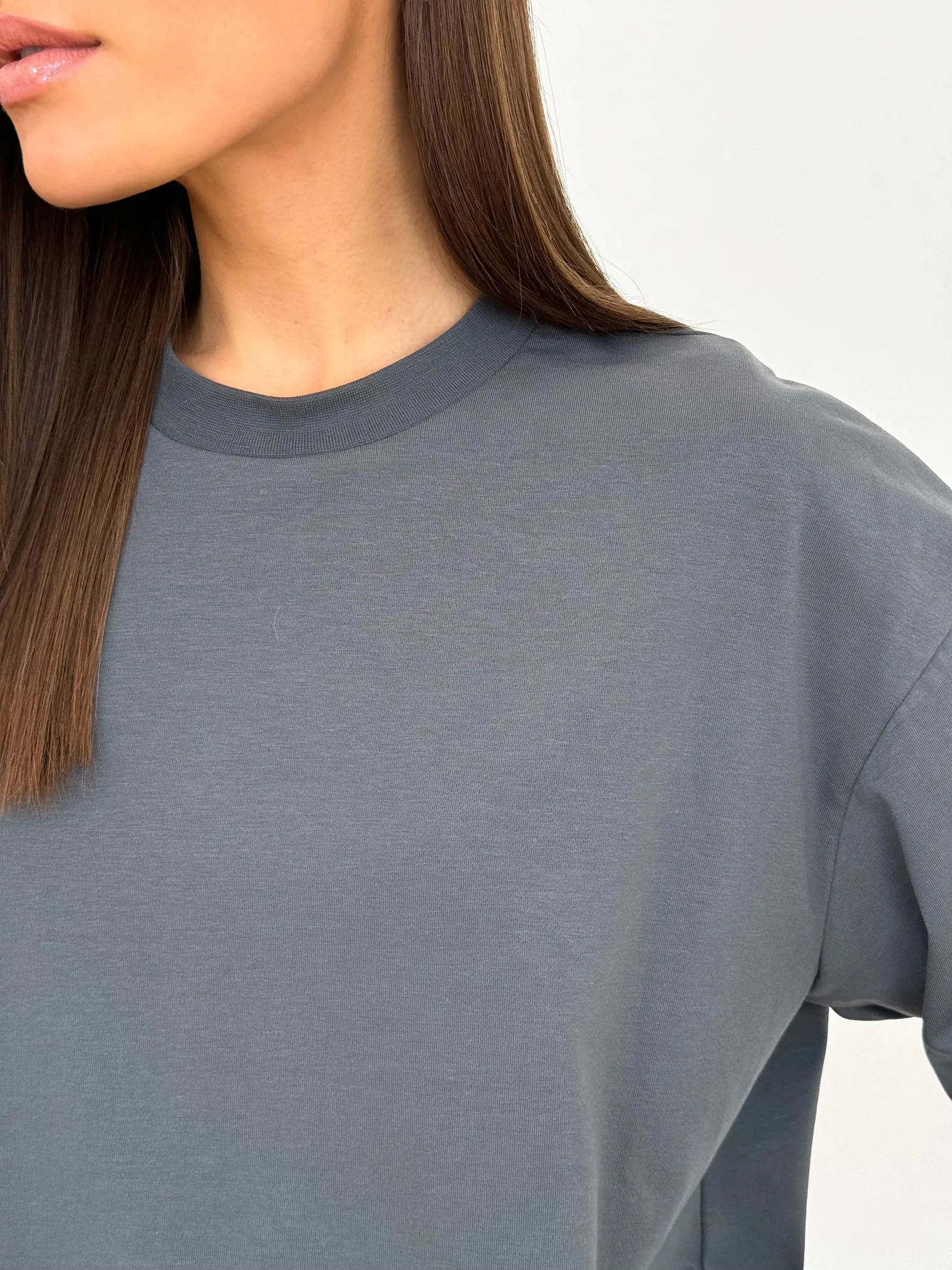 Футболка свободного кроя дымчатого цвета фото 4