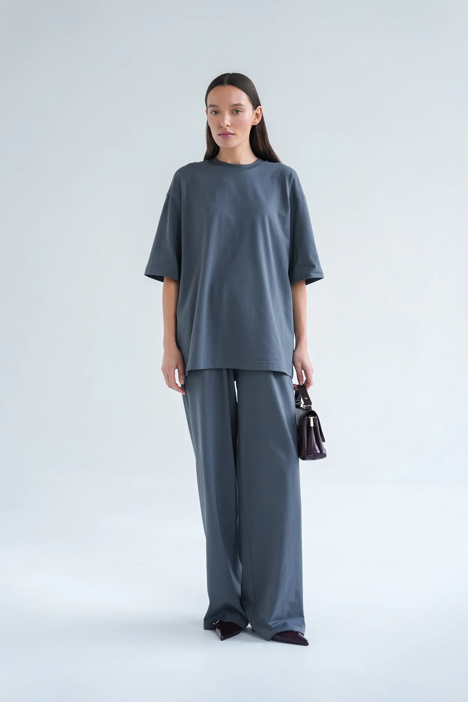 Футболка свободного кроя дымчатого цвета фото 6