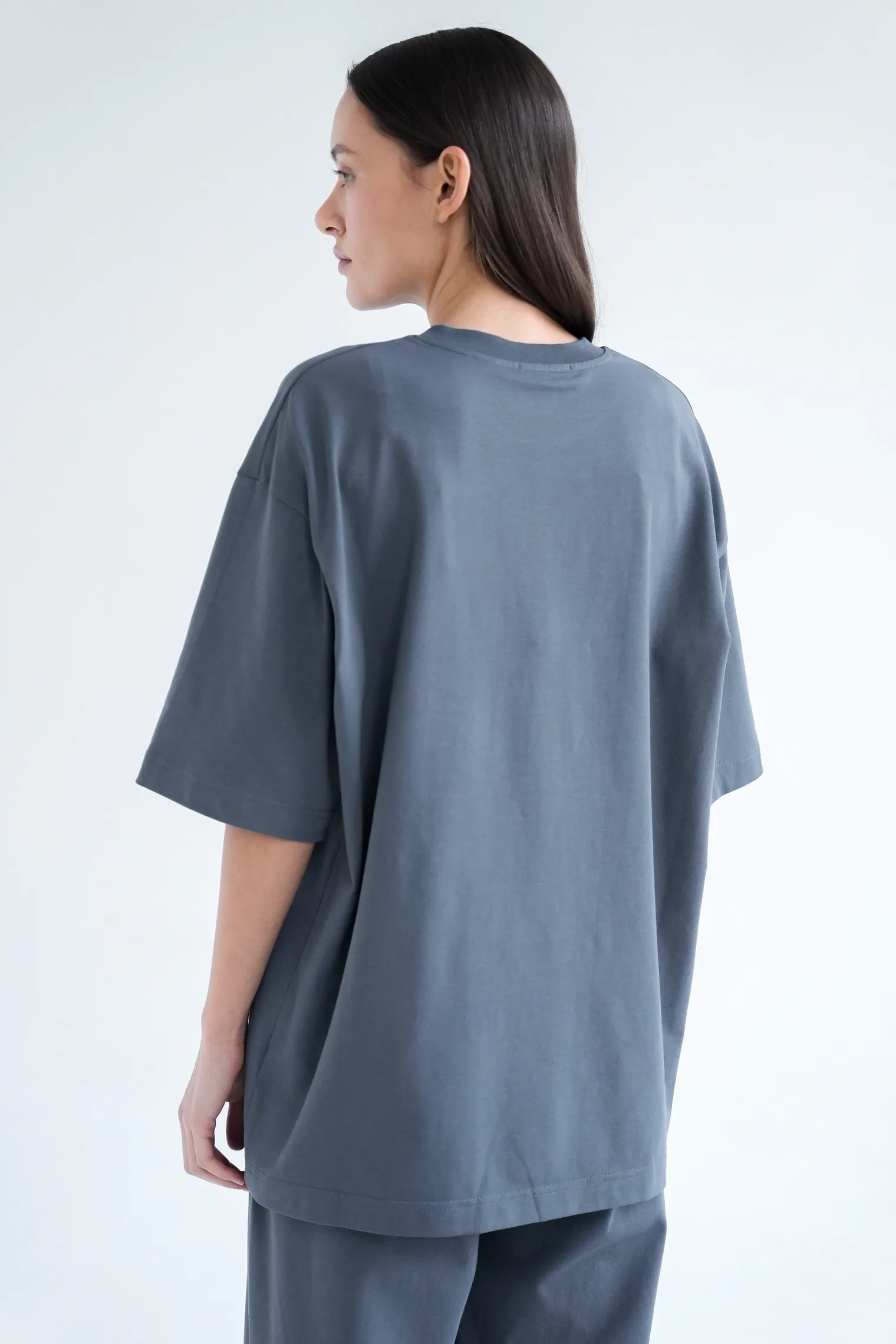 Футболка свободного кроя дымчатого цвета фото 4