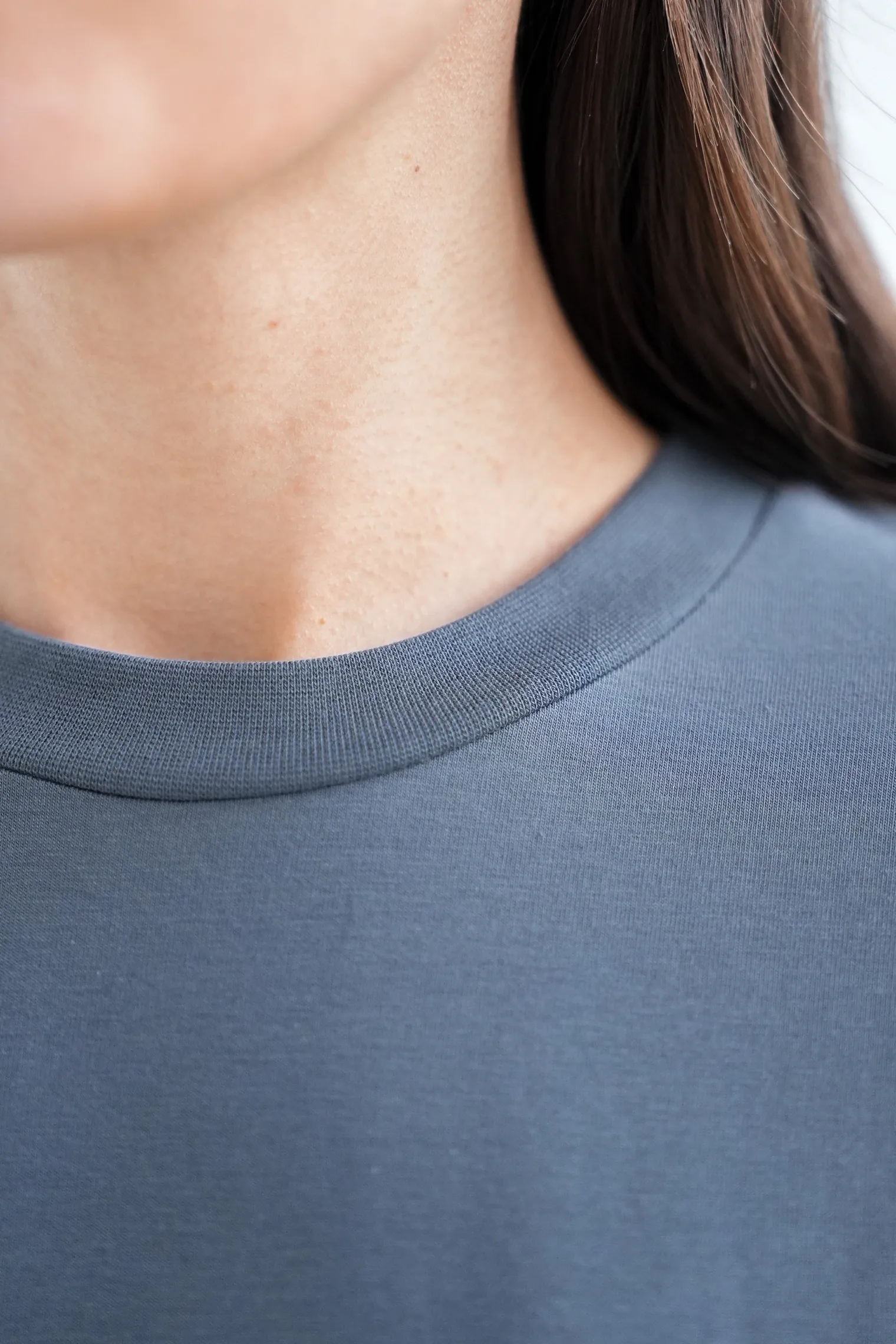 Футболка свободного кроя дымчатого цвета фото 2