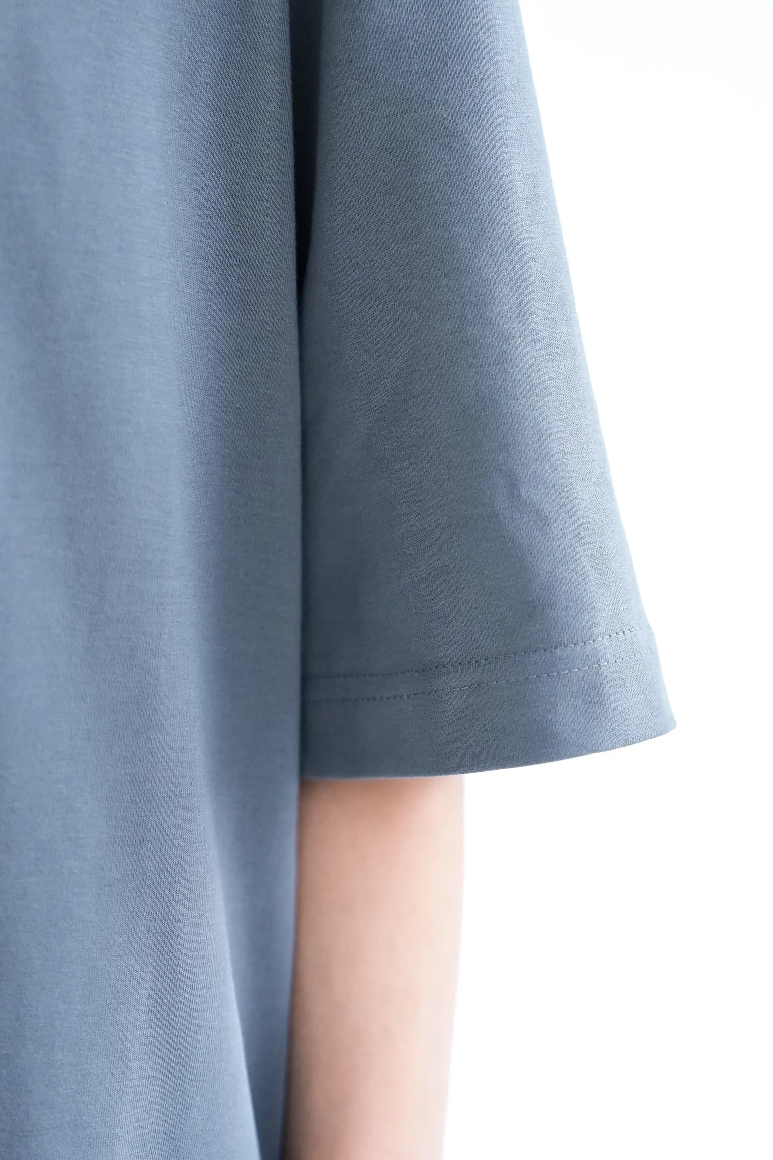 Футболка свободного кроя дымчатого цвета фото 8