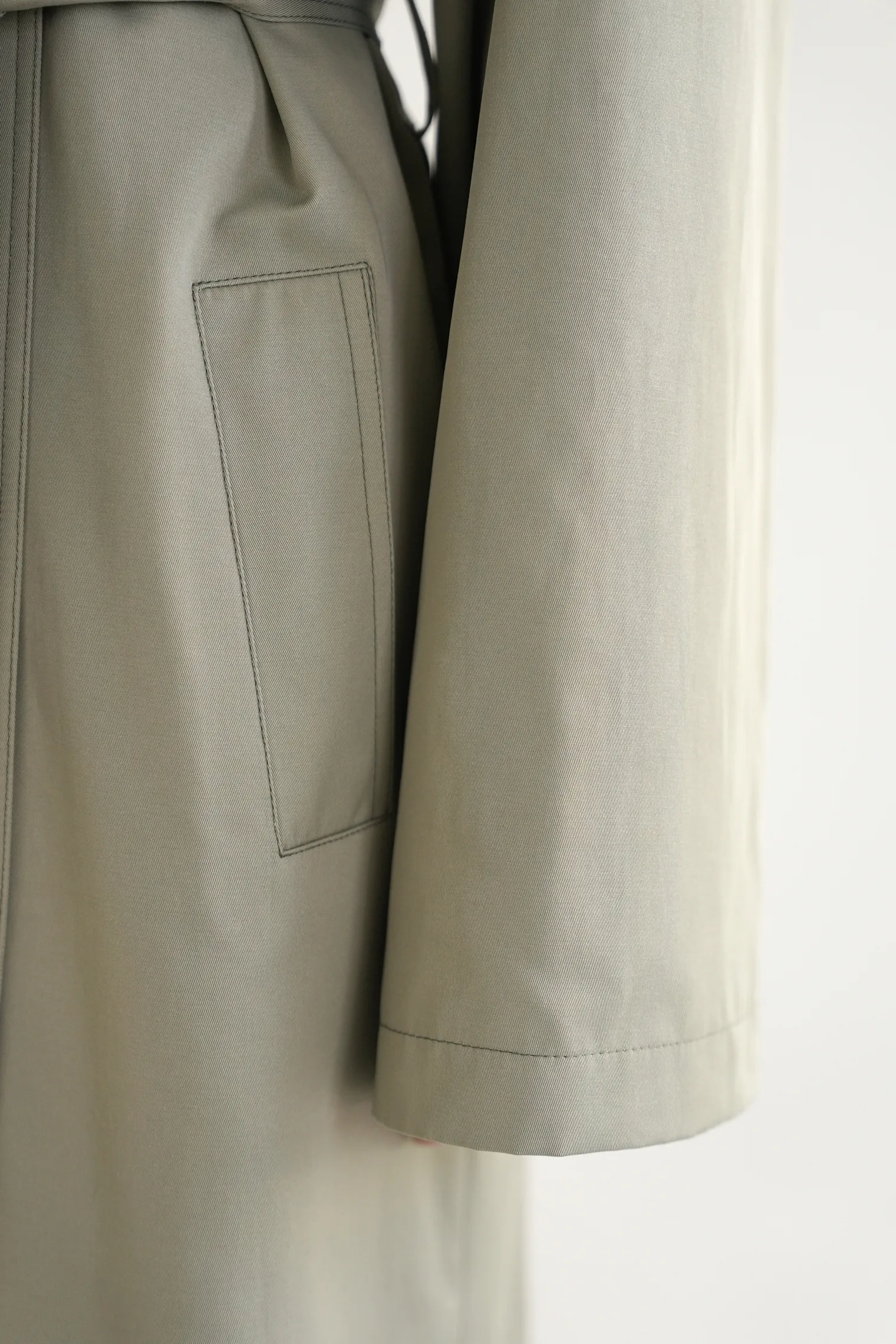 Тренч двубортный с поясом оливкового цвета фото 5