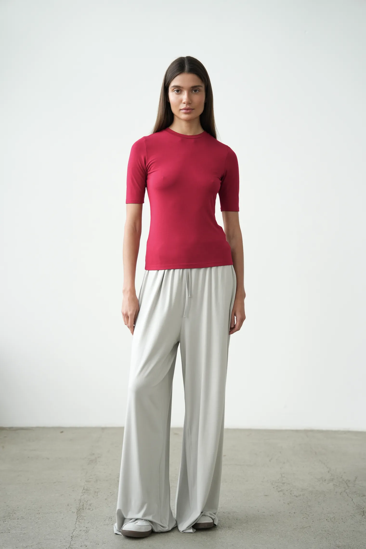 Брюки из тонкого трикотажа пепельного цвета фото 5