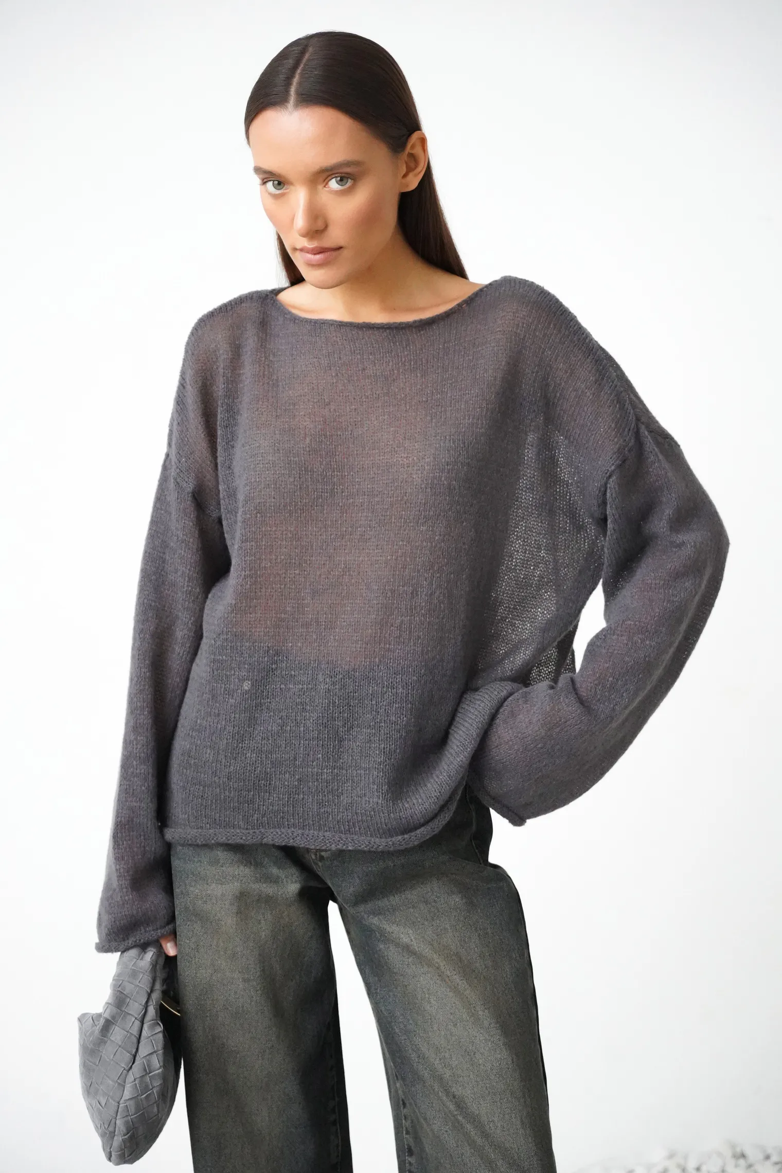 Джемпер мелкой вязки с низким воротником графитового цвета фото 1