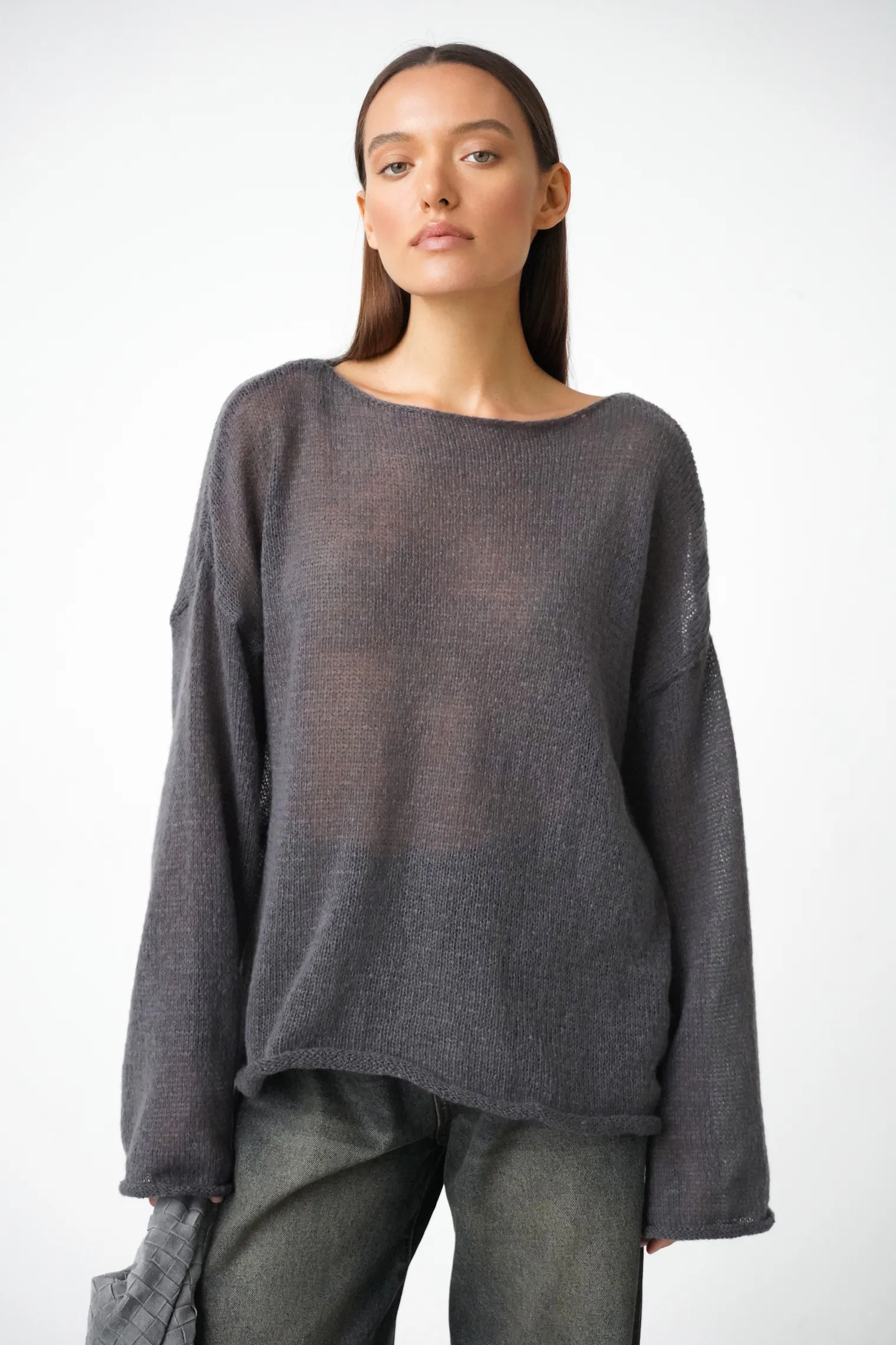 Джемпер мелкой вязки с низким воротником графитового цвета фото 7