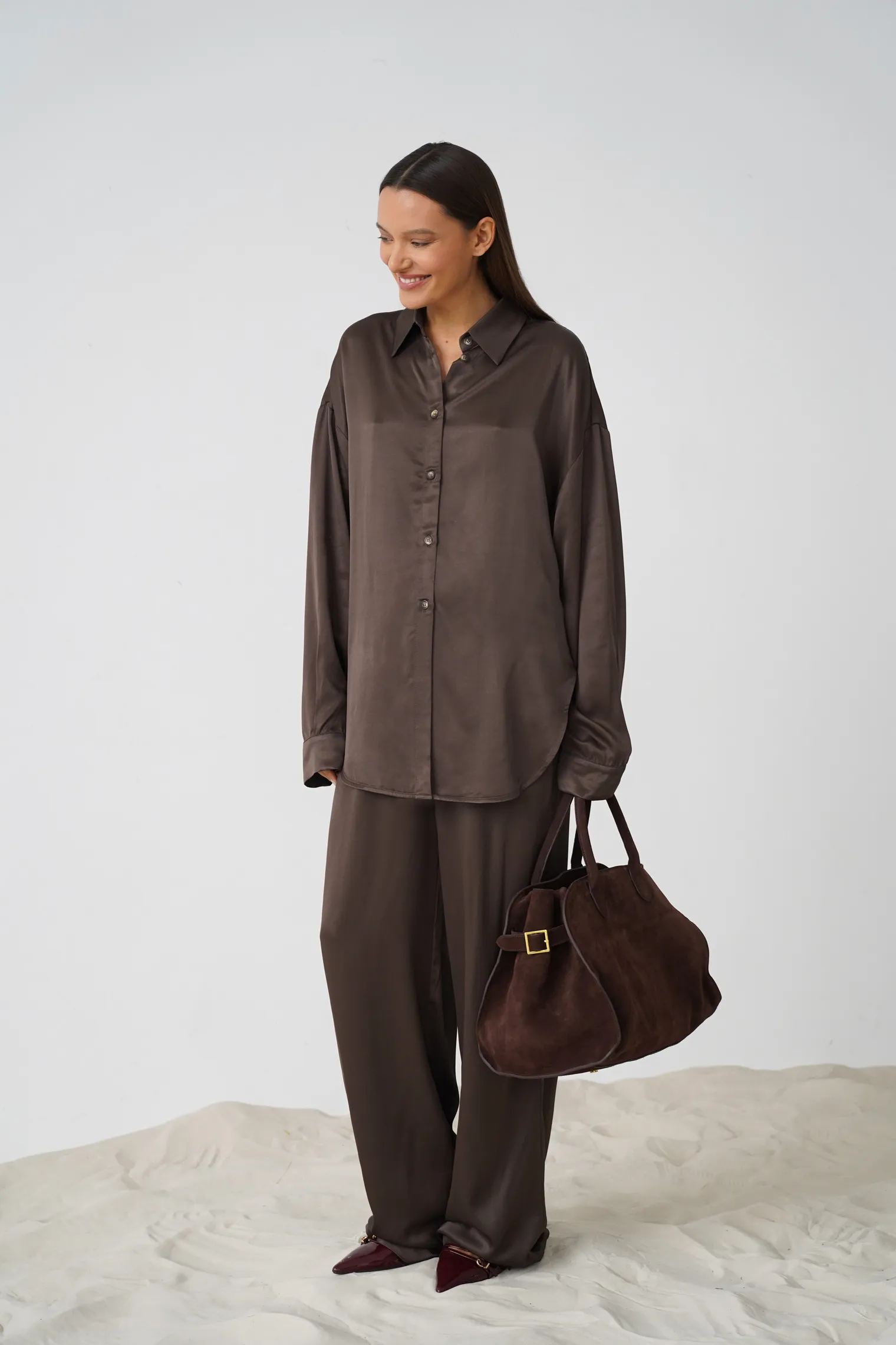 Рубашка свободного кроя с длинным рукавом шоколадного цвета фото 3