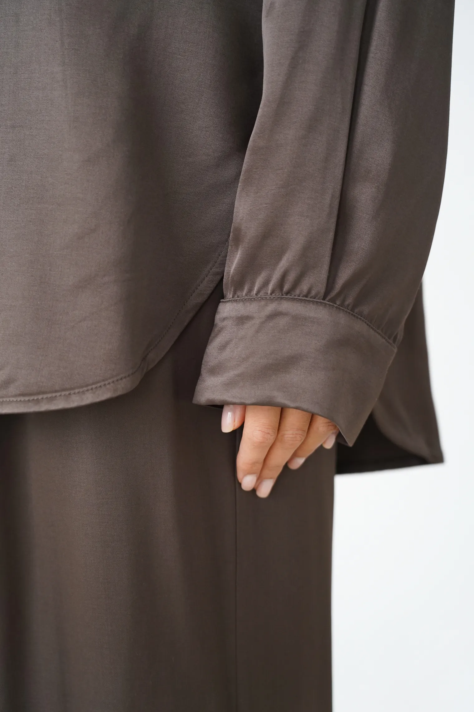 Рубашка свободного кроя с длинным рукавом шоколадного цвета фото 7