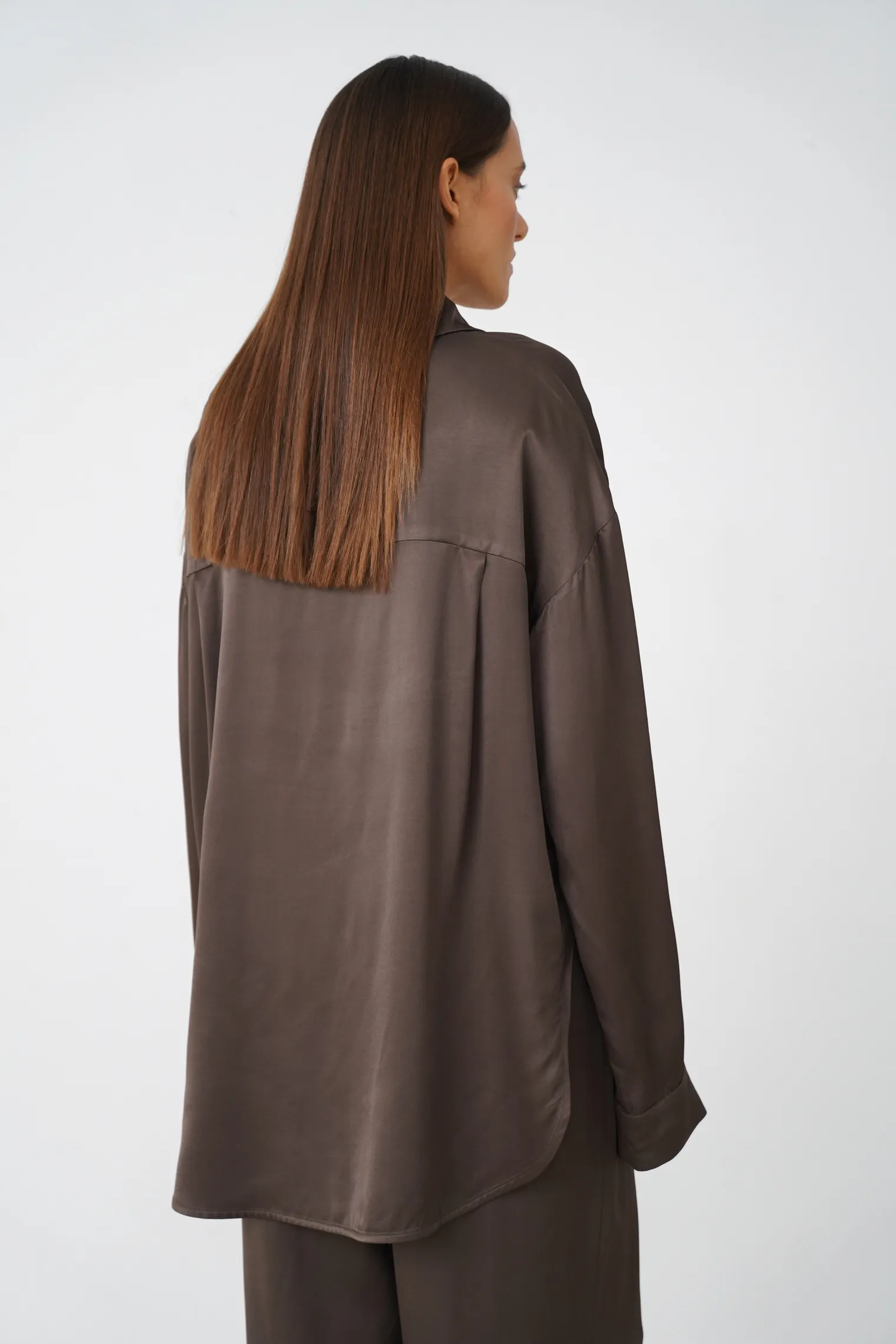 Рубашка свободного кроя с длинным рукавом шоколадного цвета фото 4